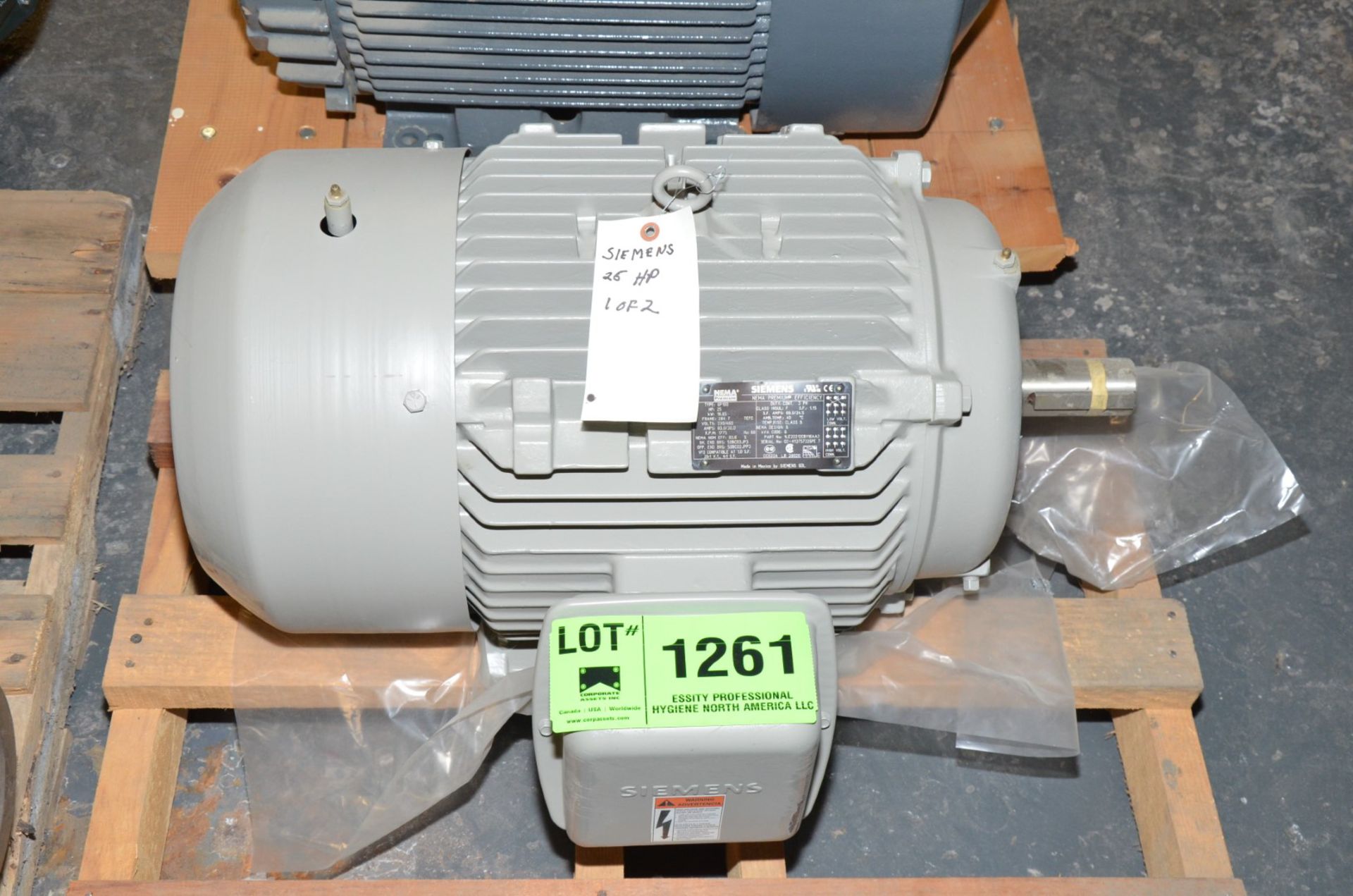 SIEMENS 25HP 460V 1775 RPM ELECTRIC MOTOR [RIGGING FEE FOR LOT #1261 - $25 USD PLUS APPLICABLE