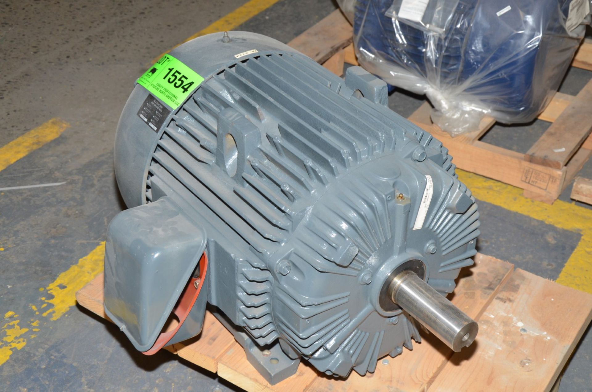 WORLDWIDE 50 HP 1180 RPM ELECTRIC MOTOR [RIGGING FEE FOR LOT #1554 - $50 USD PLUS APPLICABLE TAXES] - Image 2 of 3