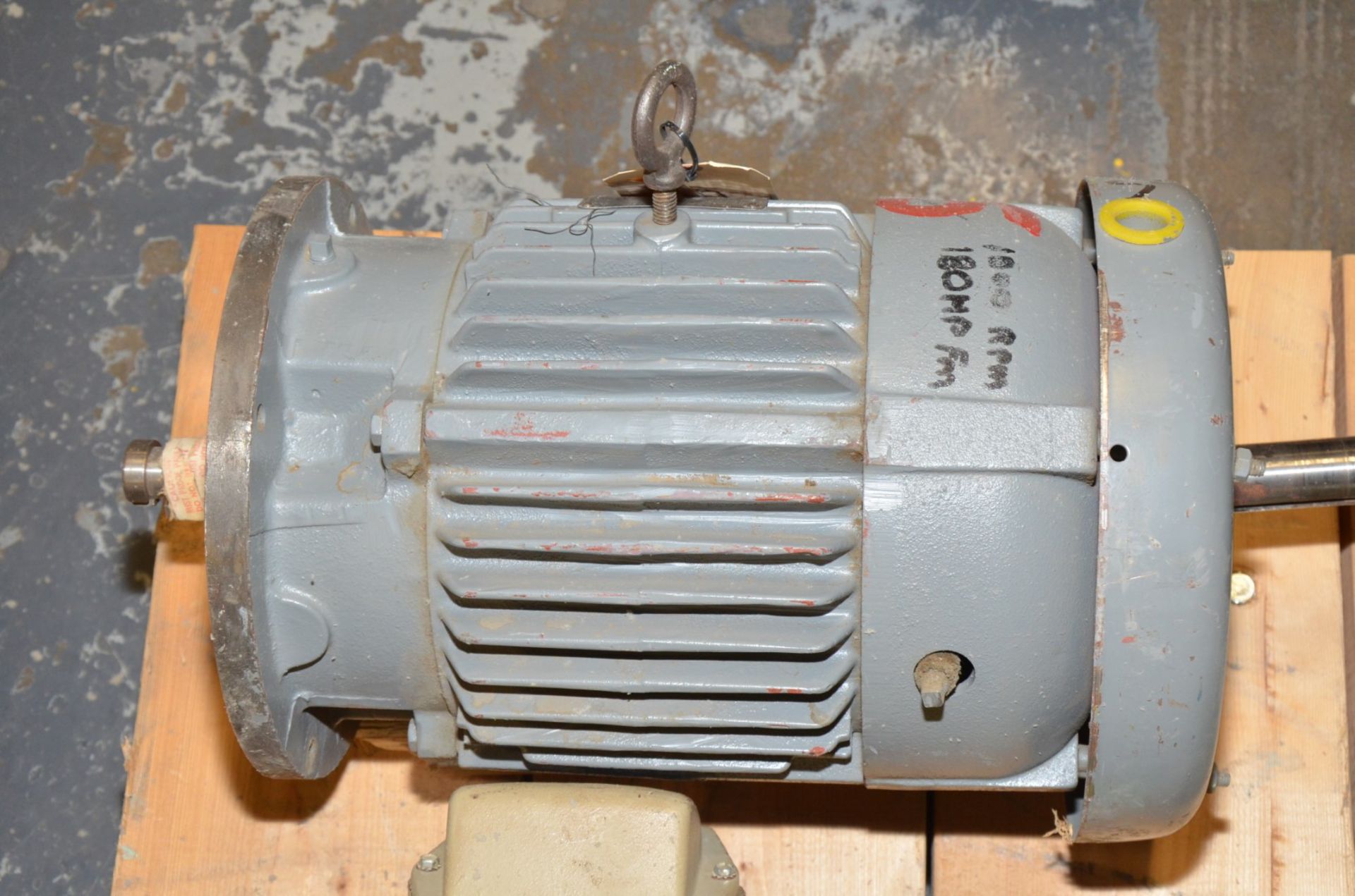 LOT/ (7) ELECTRIC MOTORS AND GEARMOTORS [RIGGING FEE FOR LOT #1326 - $25 USD PLUS APPLICABLE TAXES] - Image 4 of 12