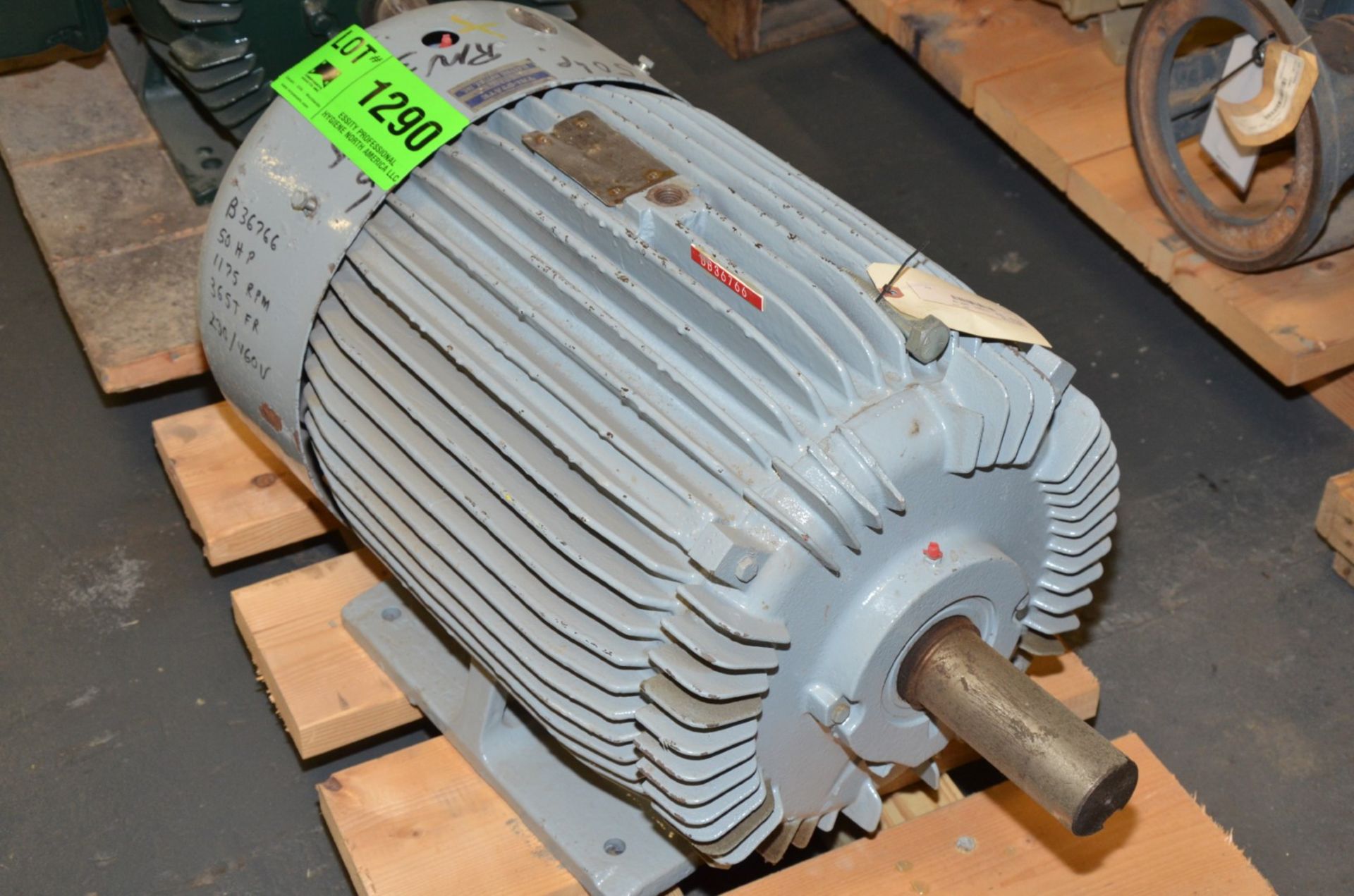 TOSHIBA 50 HP 1175 RPM 460V ELECTRIC MOTOR [RIGGING FEE FOR LOT #1290 - $25 USD PLUS APPLICABLE - Image 2 of 3