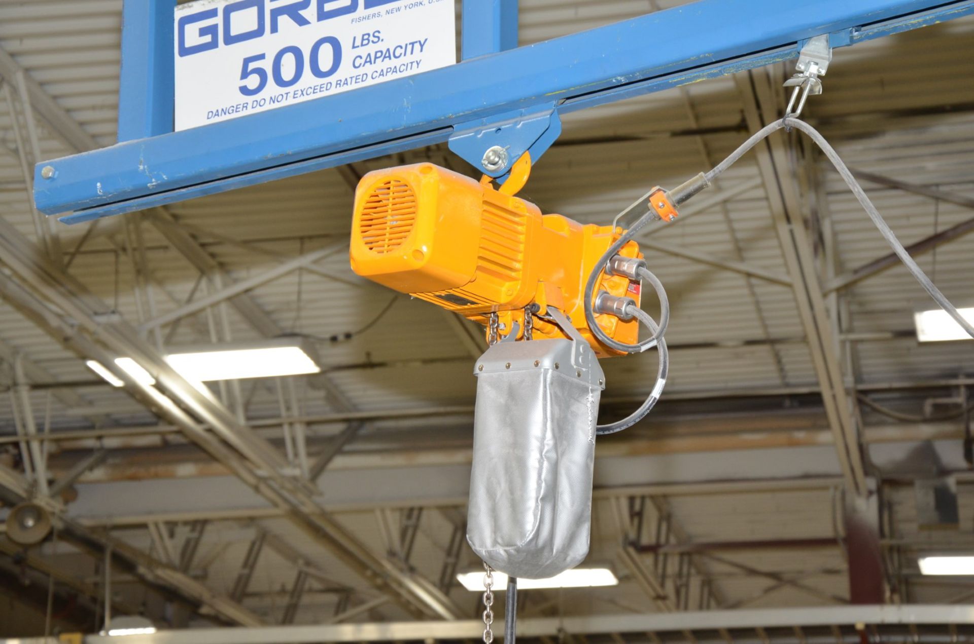 GORBEL 500 LB. CAPACITY FREESTANDING JIB CRANE WITH ELECTRIC CHAIN HOIST, 11' SPAN, 9' HEIGHT - Image 5 of 5