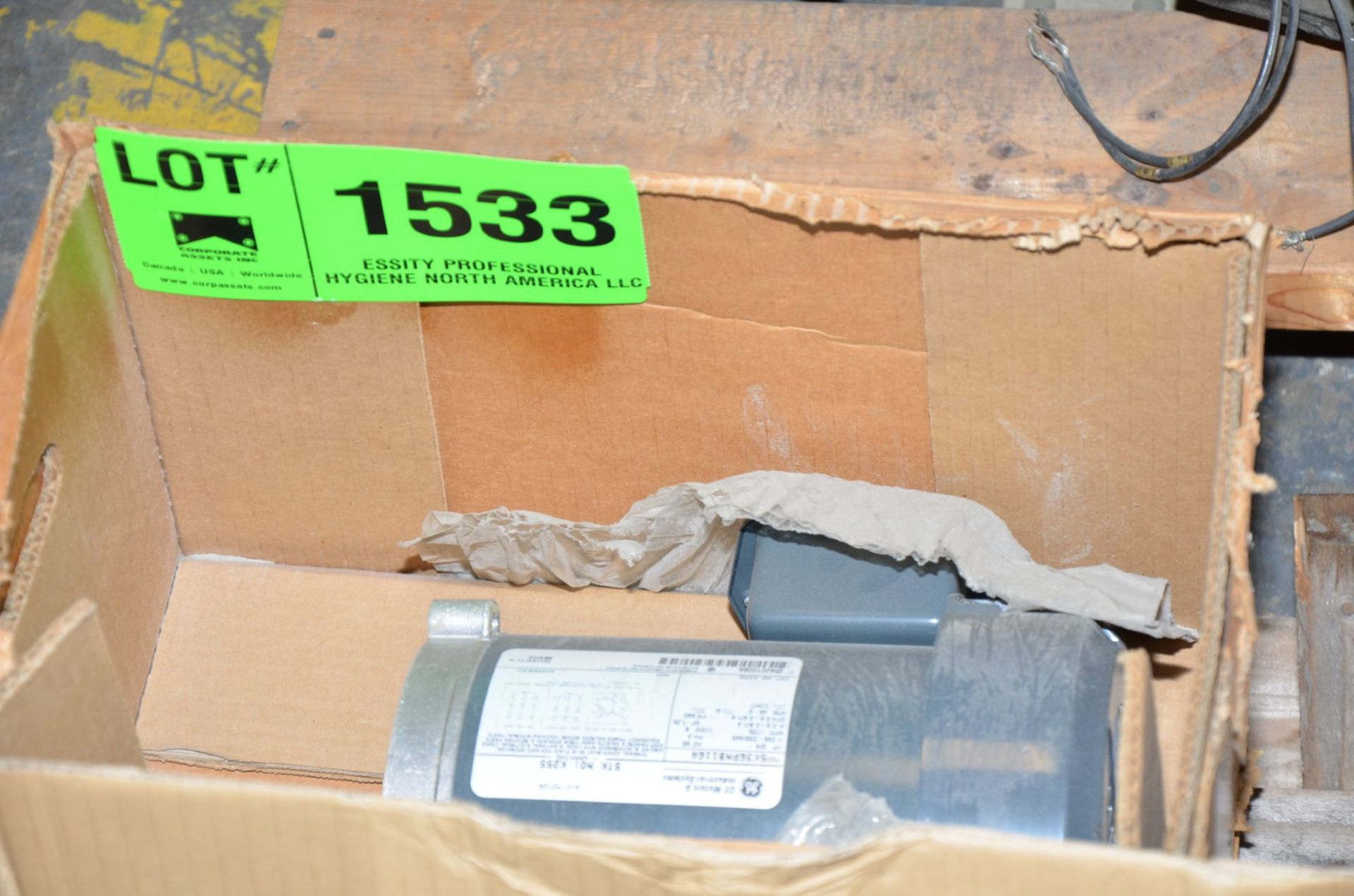 VECTOR 3/4 HP 1770 RPM 460V ELECTRIC MOTOR [RIGGING FEE FOR LOT #1533 - $25 USD PLUS APPLICABLE