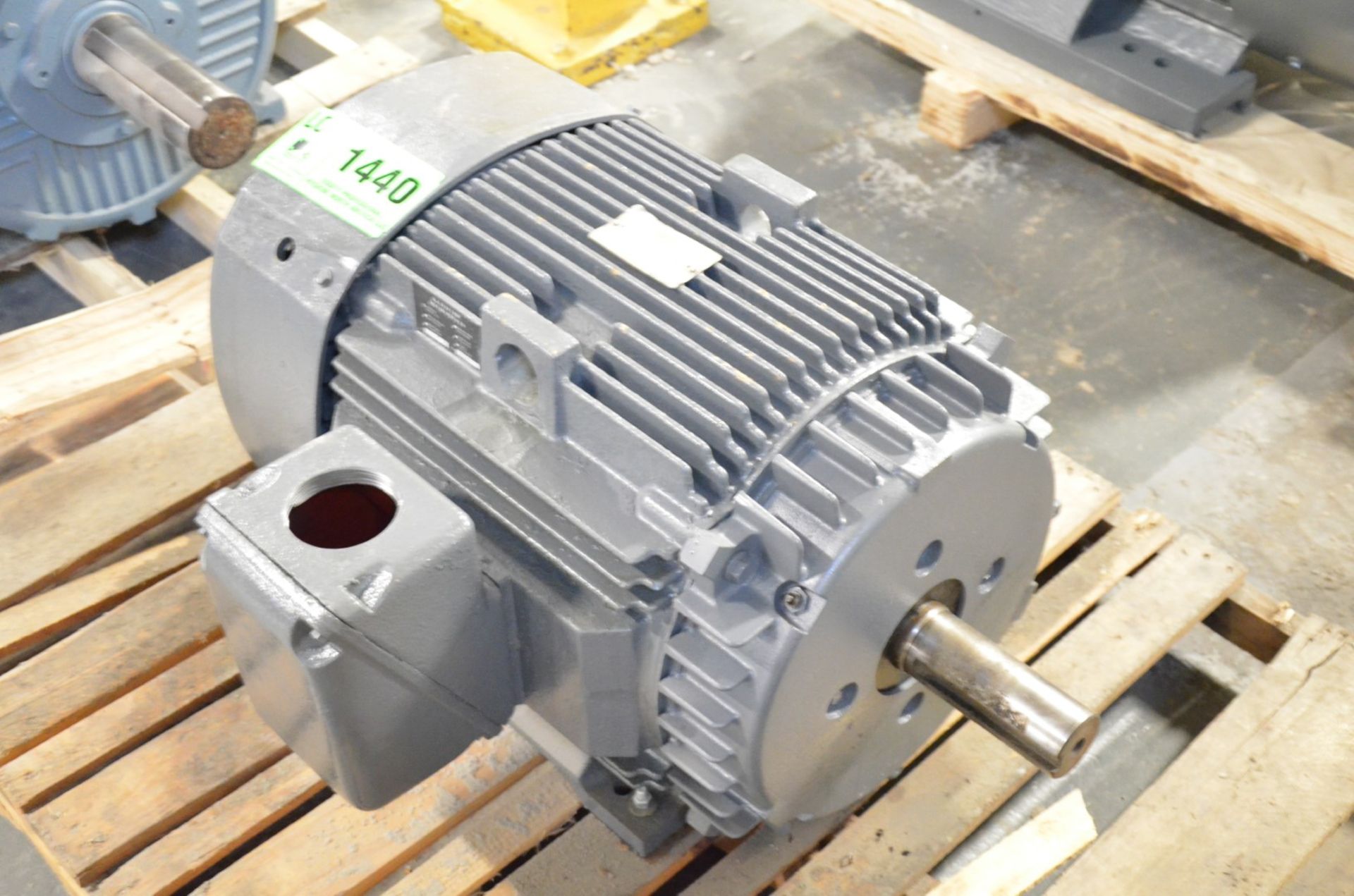 GE 50 HP 1185 RPM 460V ELECTRIC MOTOR [RIGGING FEE FOR LOT #1440 - $50 USD PLUS APPLICABLE TAXES] - Image 2 of 3