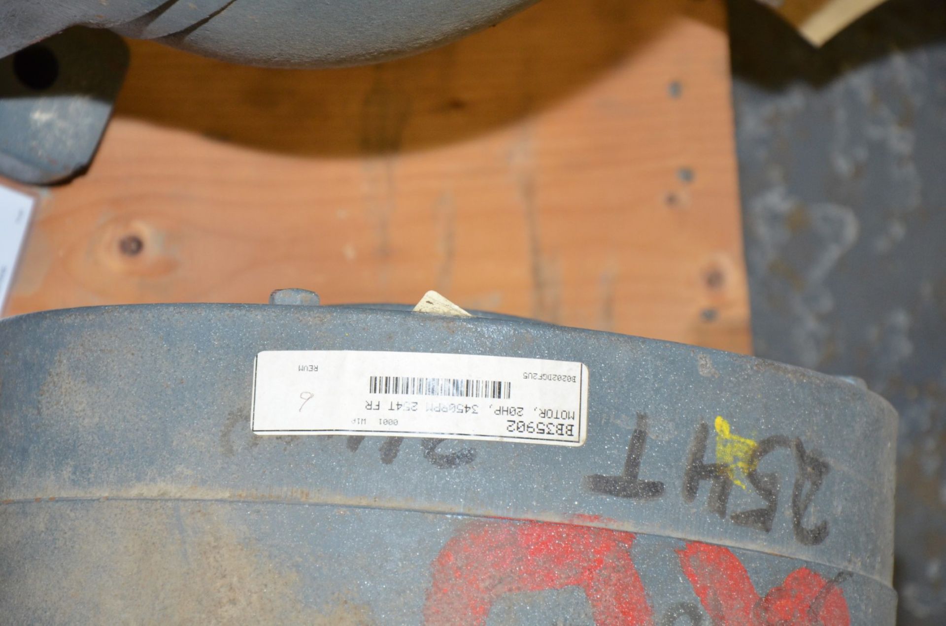 TOSHIBA 20 HP 3450 RPM 460V ELECTRIC MOTOR [RIGGING FEE FOR LOT #1316 - $25 USD PLUS APPLICABLE - Image 2 of 2