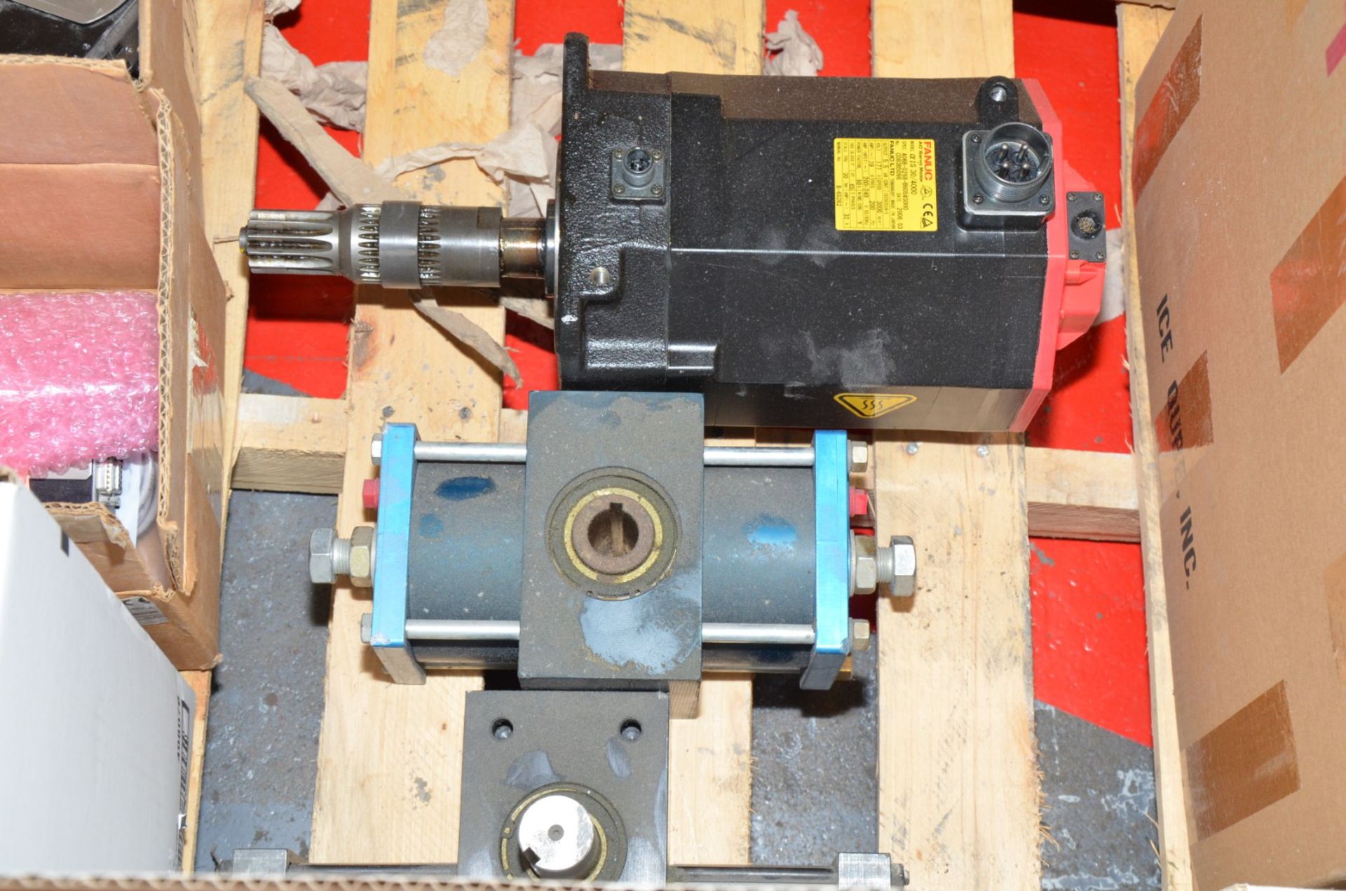 LOT/ SKID WITH PARTS - ELECTRICAL, HYDRAULIC, MECHANICAL AND ELECTRONIC PARTS, REMNANTS AND - Image 3 of 4