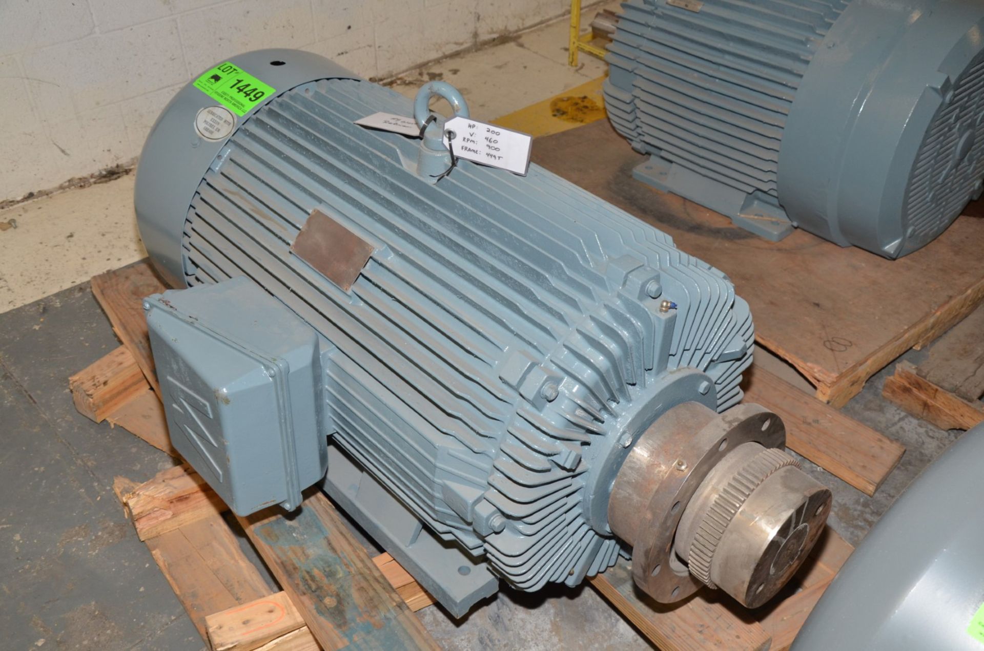 WORLDWIDE 200 HP 900 RPM 460V ELECTRIC MOTOR [RIGGING FEE FOR LOT #1449 - $50 USD PLUS APPLICABLE - Image 2 of 3
