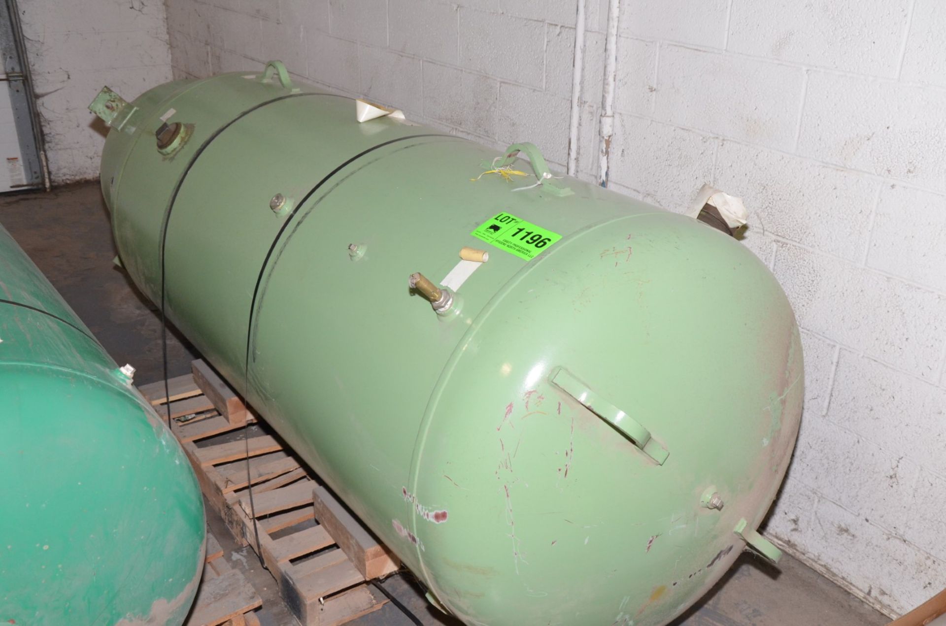 AIR RECEIVER TANK [RIGGING FEE FOR LOT #1196 - $50 USD PLUS APPLICABLE TAXES]