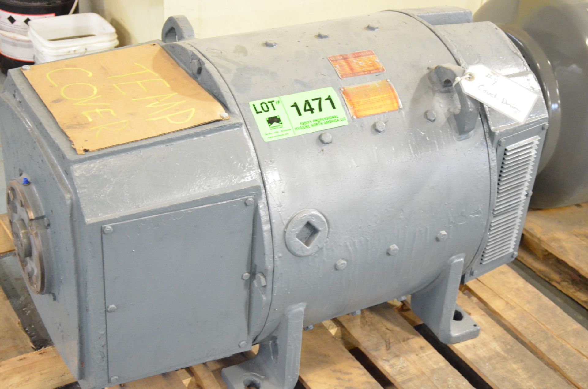 GE 150 HP 2000 RPM 460V ELECTRIC MOTOR [RIGGING FEE FOR LOT #1471 - $50 USD PLUS APPLICABLE TAXES] - Image 2 of 3