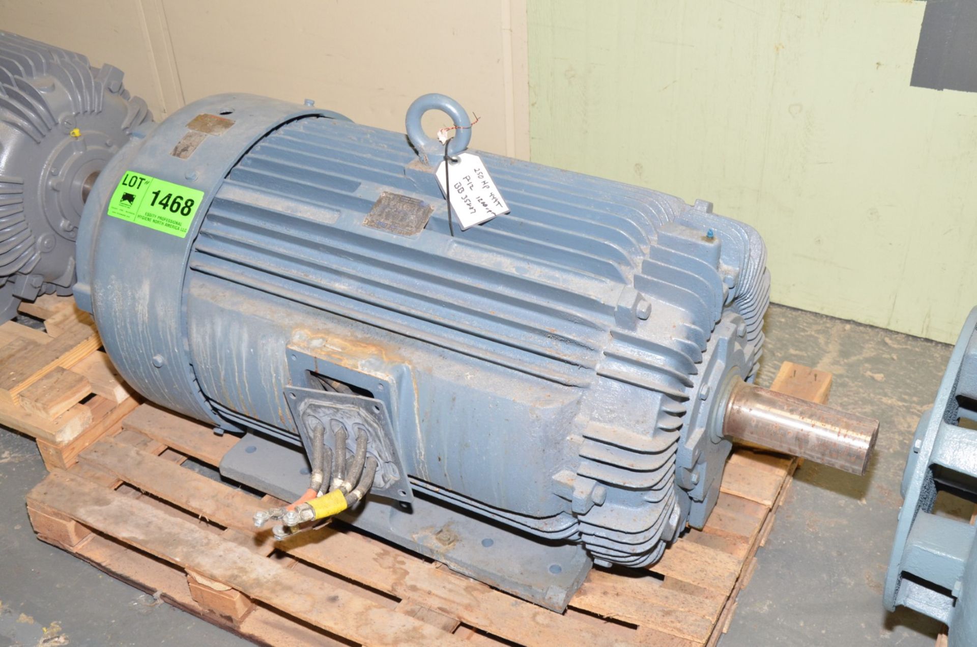 TECO 250 HP 1200 RPM 460V ELECTRIC MOTOR [RIGGING FEE FOR LOT #1468 - $50 USD PLUS APPLICABLE