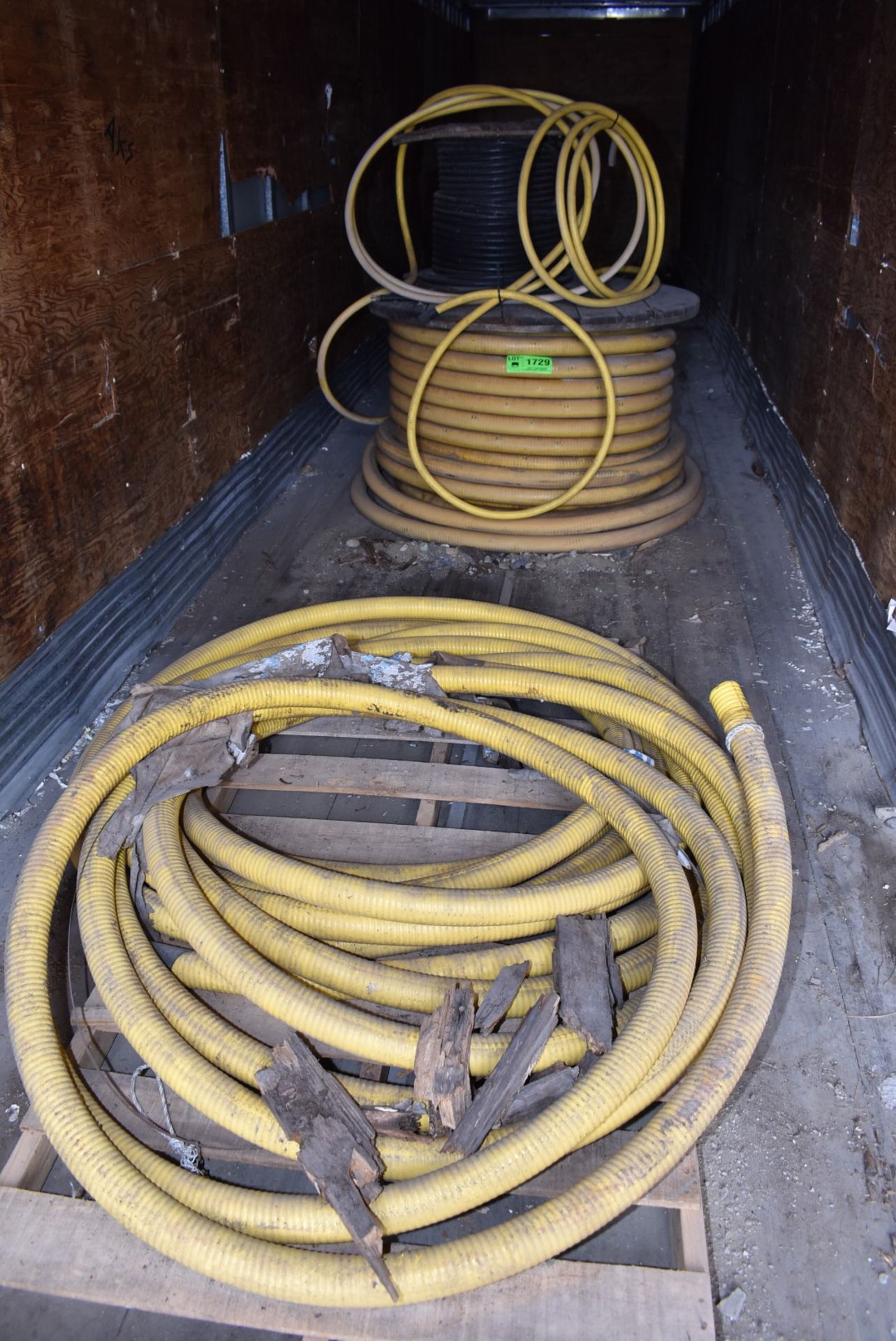 LOT/ CONTENTS OF TRAILER - HEAVY DUTY ELECTRIC WIRE (CI) [RIGGING FEE FOR LOT #1729 - $250 USD - Image 2 of 6