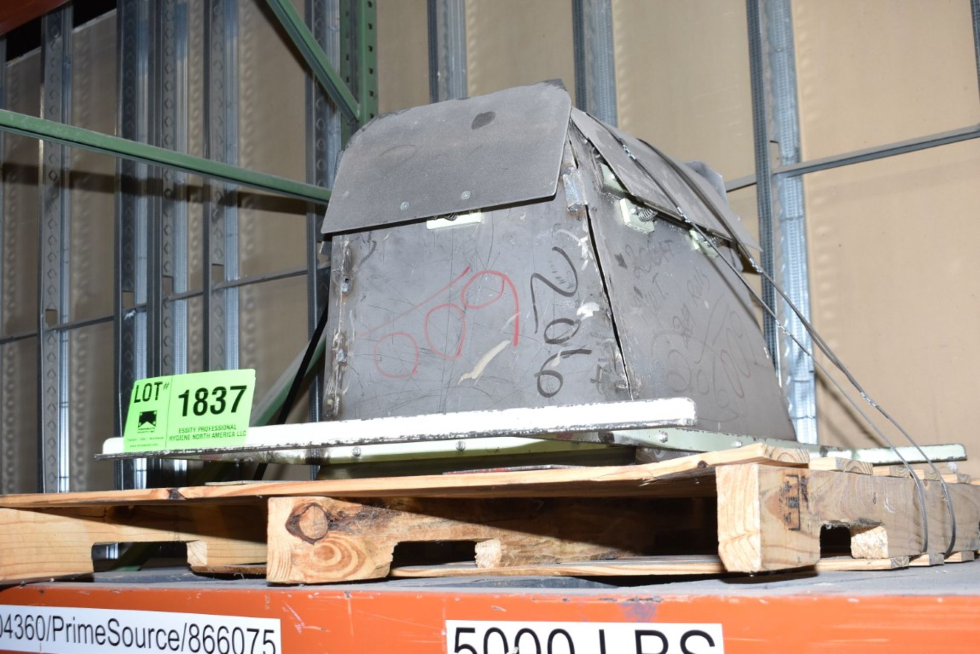 EQUIPMENT COVER [RIGGING FEE FOR LOT #1837 - $25 USD PLUS APPLICABLE TAXES] - Image 2 of 2