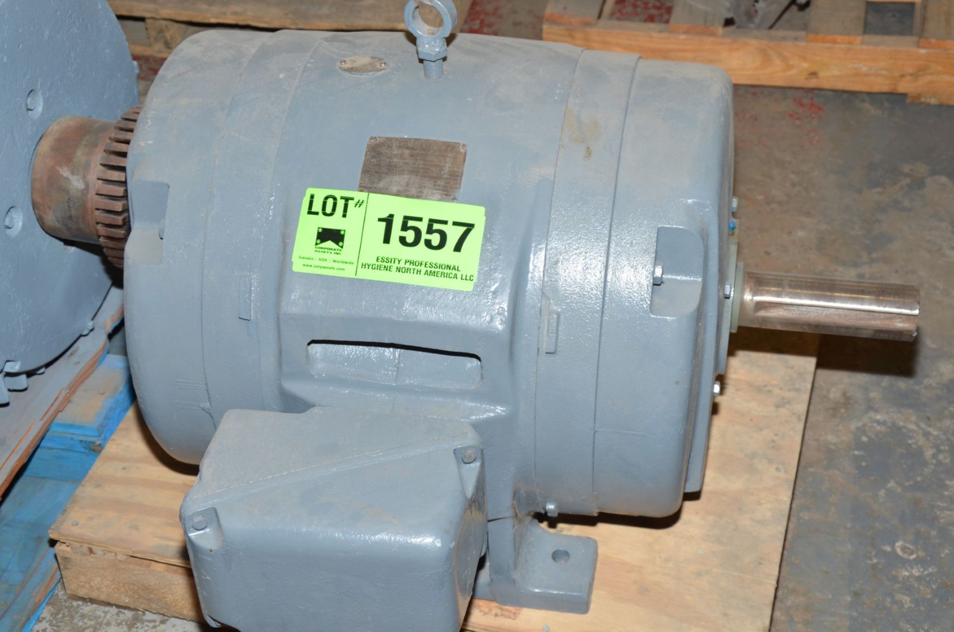 GE 40 HP 1175 RPM ELECTRIC MOTOR [RIGGING FEE FOR LOT #1557 - $50 USD PLUS APPLICABLE TAXES]