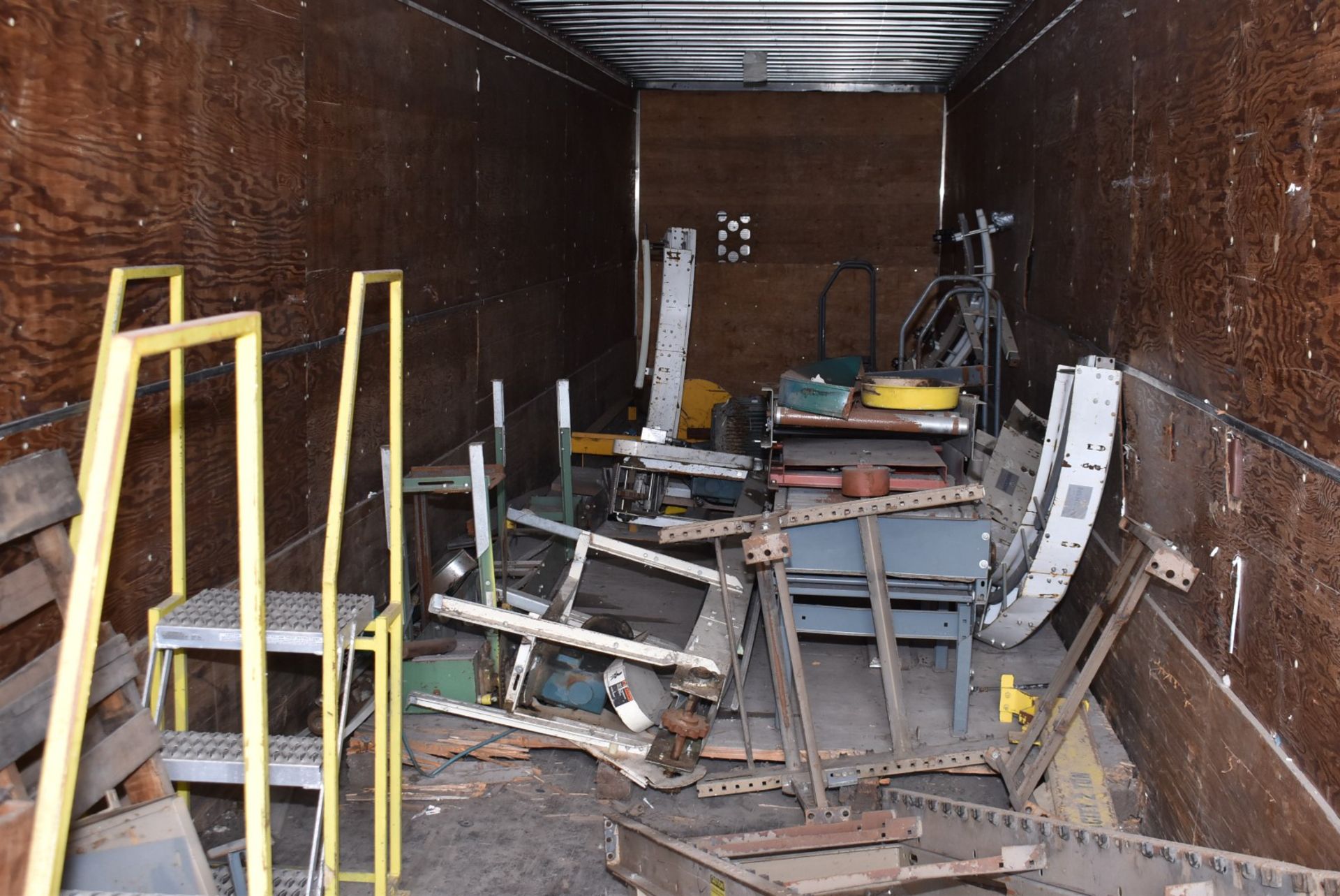 LOT/ CONTENTS OF TRAILER - SURPLUS MACHINERY (CI) [RIGGING FEE FOR LOT #1745 - $250 USD PLUS