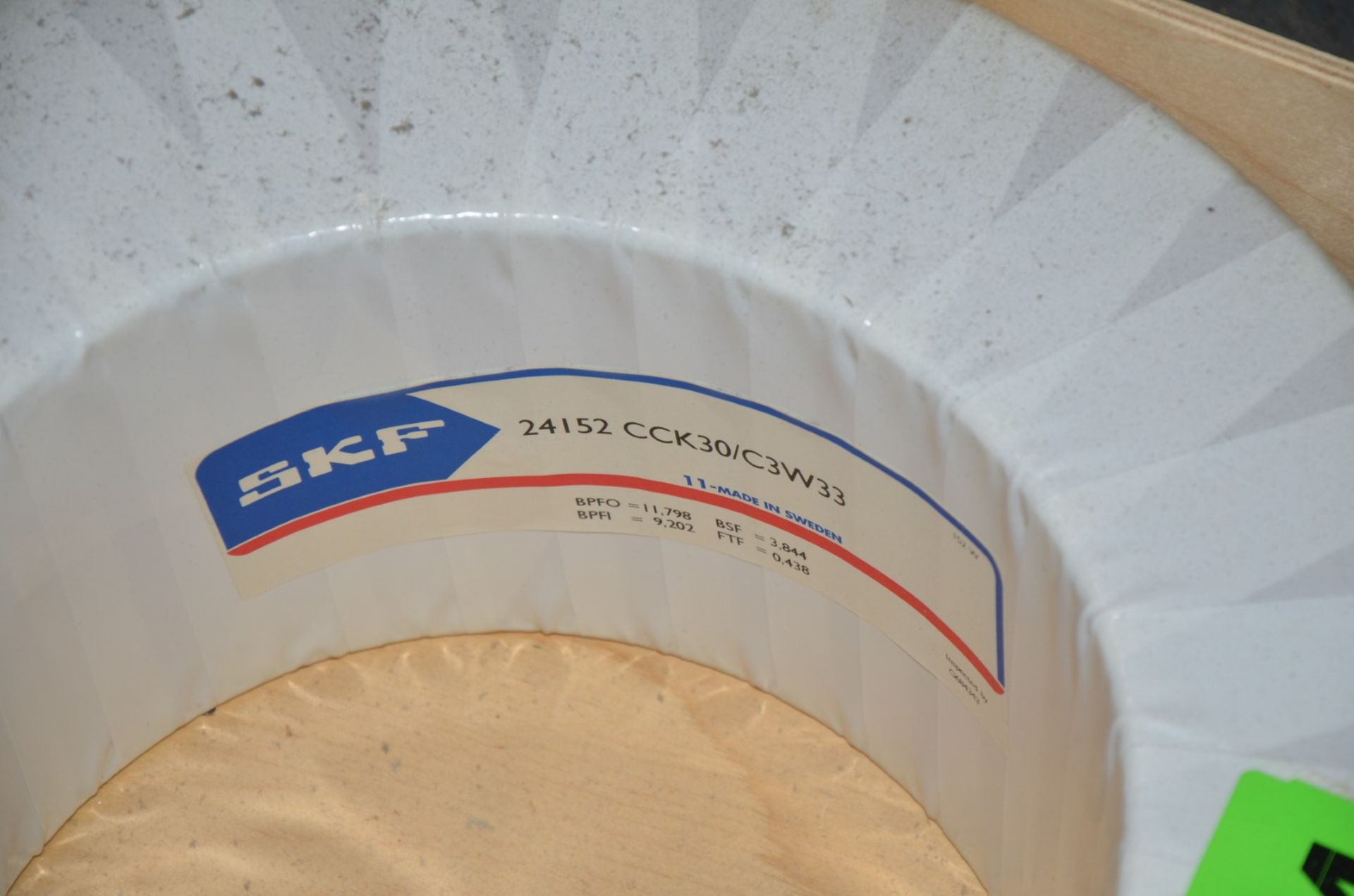 SKF 24152CCK30/C3W33 BEARING [RIGGING FEE FOR LOT #1614 - $25 USD PLUS APPLICABLE TAXES] - Image 2 of 2