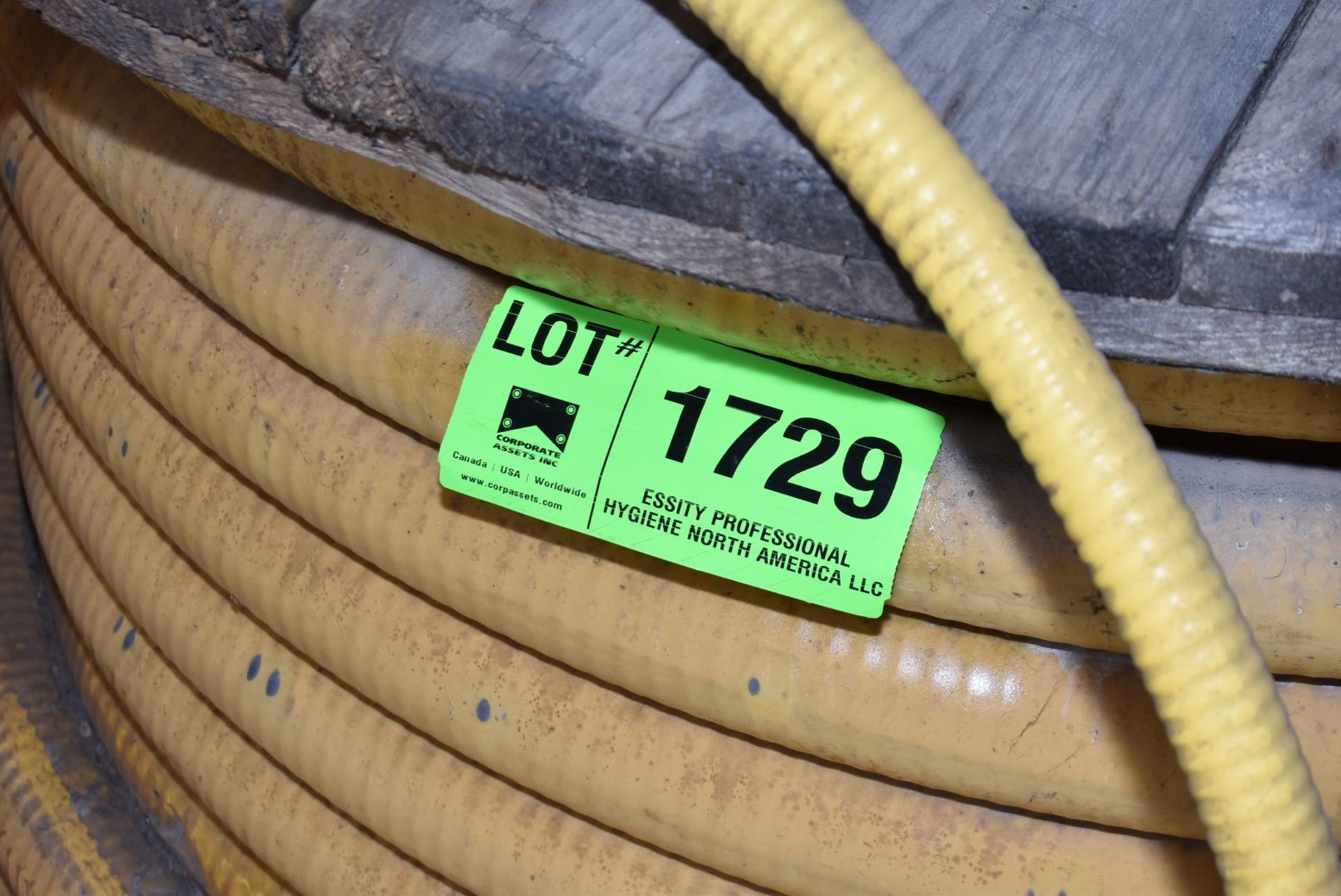 LOT/ CONTENTS OF TRAILER - HEAVY DUTY ELECTRIC WIRE (CI) [RIGGING FEE FOR LOT #1729 - $250 USD