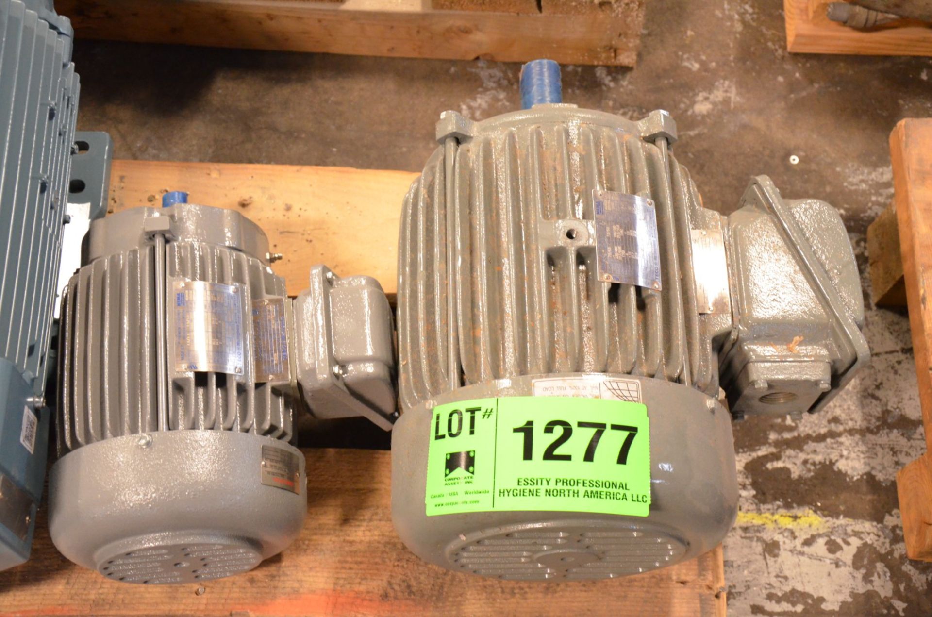 LOT/ 7.5 HP AND 1.5 HP ELECTRIC MOTORS [RIGGING FEE FOR LOT #1277 - $25 USD PLUS APPLICABLE TAXES]