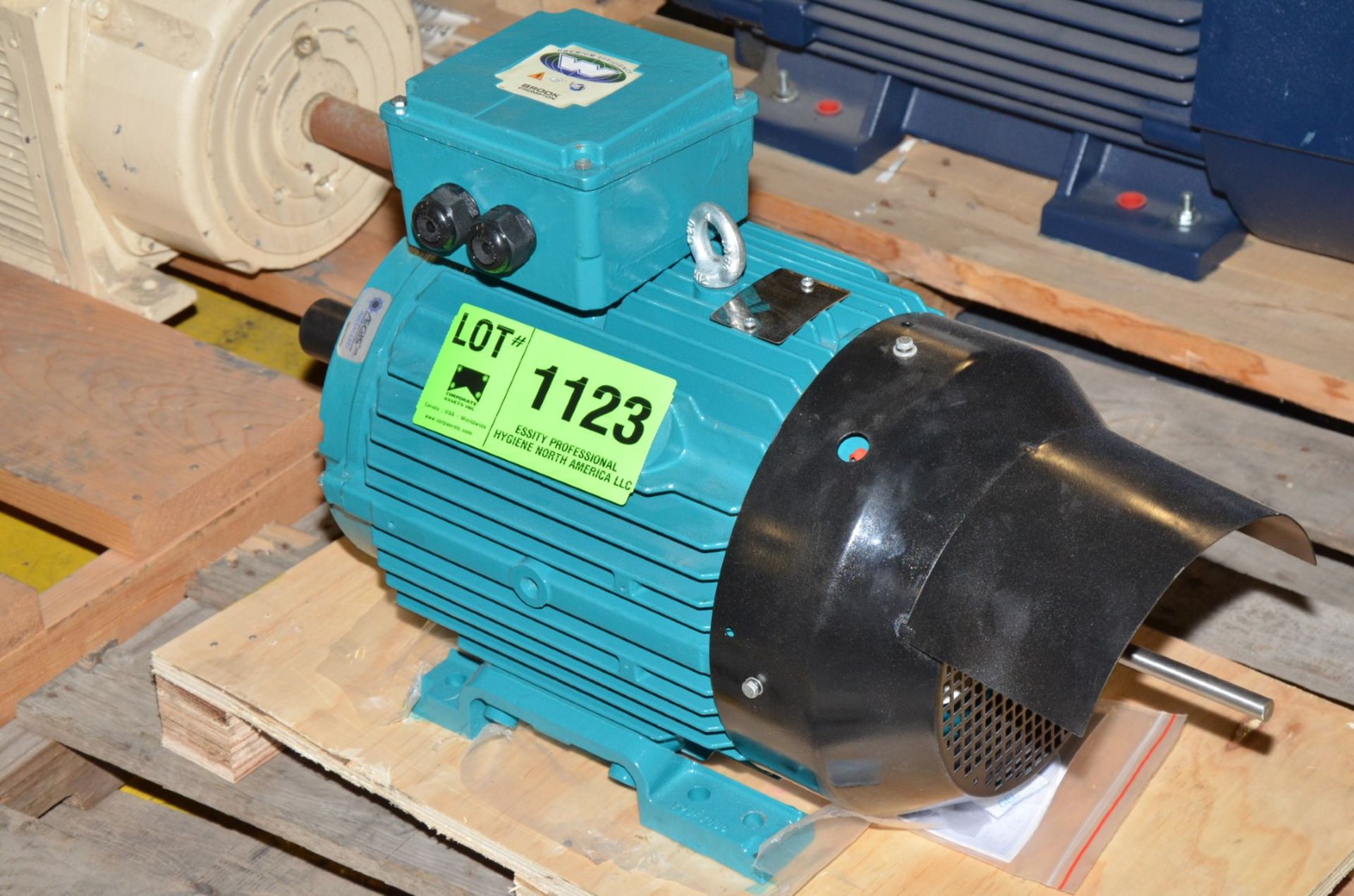 BROOK CROMPTON 20 HP 460V 1765 RPM ELECTRIC MOTOR [RIGGING FEE FOR LOT #1123 - $25 USD PLUS - Image 2 of 3