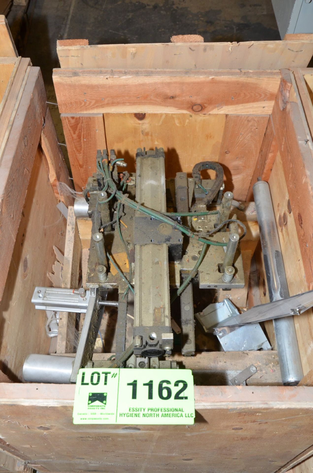 LOT/ CRATE WITH PARTS - TRANSFER AND CHANGEOVER TOOLING [RIGGING FEE FOR LOT #1162 - $25 USD PLUS