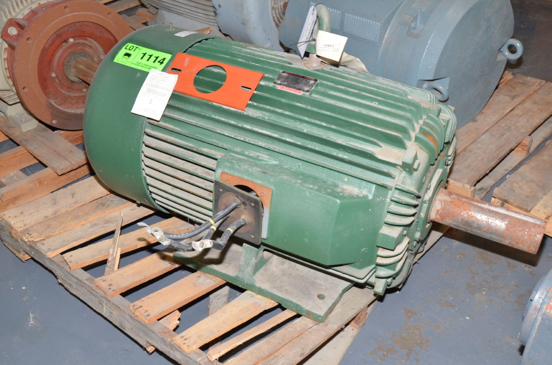 TOSHIBA 200 HP 460V 1785 RPM ELECTRIC MOTOR [RIGGING FEE FOR LOT #1114 - $50 USD PLUS APPLICABLE - Image 2 of 3