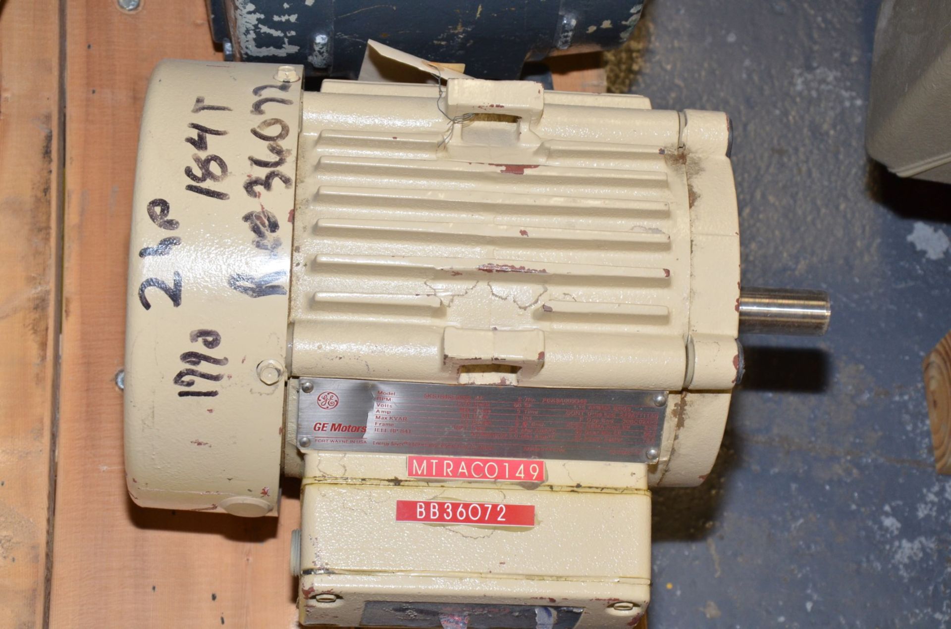 LOT/ (4) ELECTRIC MOTORS UNDER 10 HP [RIGGING FEE FOR LOT #1306 - $25 USD PLUS APPLICABLE TAXES] - Image 4 of 5