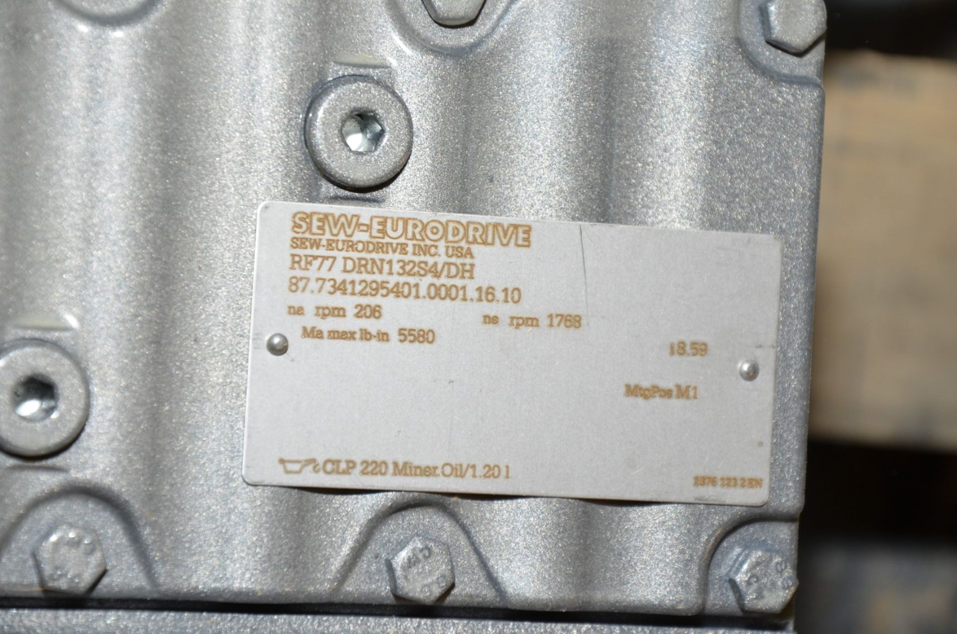 SEW EURODRIVE RAF77DRN132S4/DH GEAR MOTOR WITH 7.5 HP [RIGGING FEE FOR LOT #1512 - $25 USD PLUS - Bild 3 aus 3