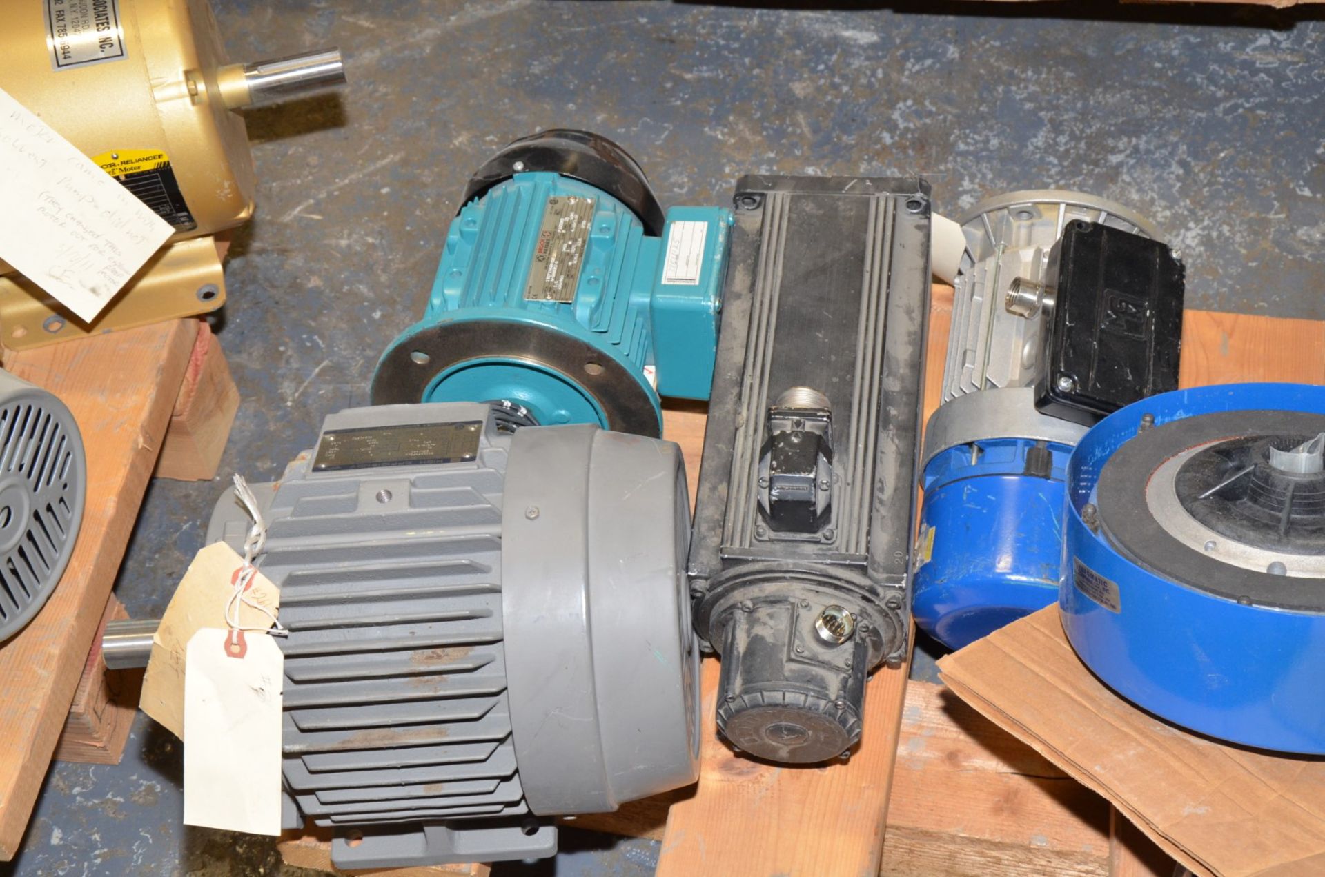 LOT/ (5) ELECTRIC MOTORS UNDER 10 HP [RIGGING FEE FOR LOT #1339 - $25 USD PLUS APPLICABLE TAXES] - Image 2 of 3