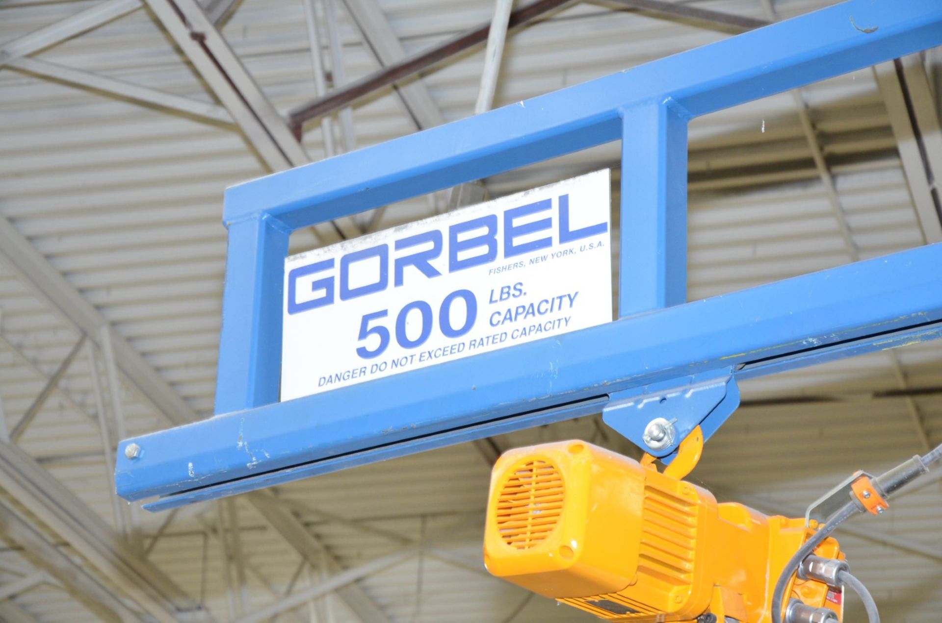 GORBEL 500 LB. CAPACITY FREESTANDING JIB CRANE WITH ELECTRIC CHAIN HOIST, 11' SPAN, 9' HEIGHT - Image 4 of 5