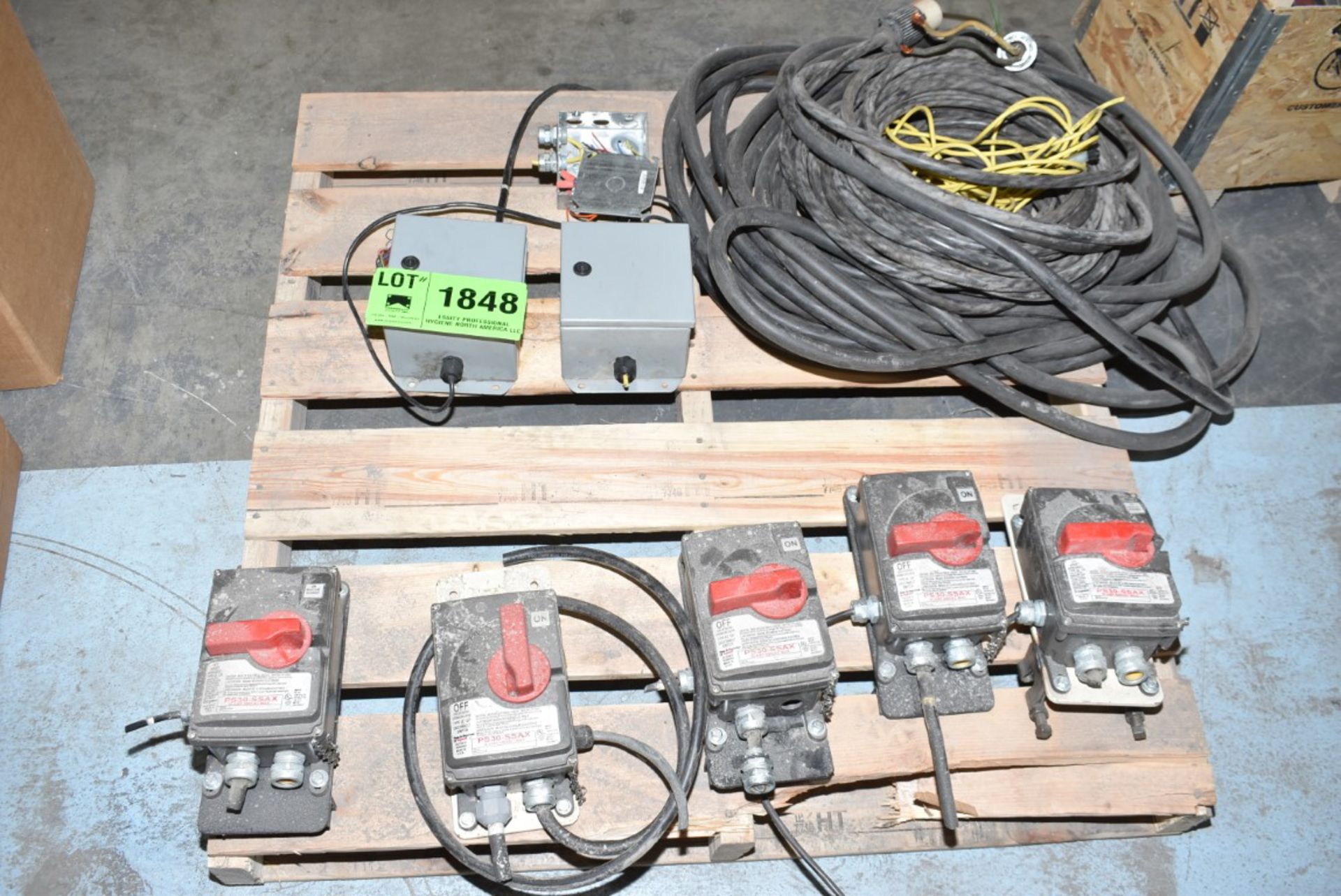 LOT/ SKID WITH ELECTRICAL COMPONENTS - INCLUDING HEAVY DUTY POWER SWITCHES, ELECTRICAL CABLE [