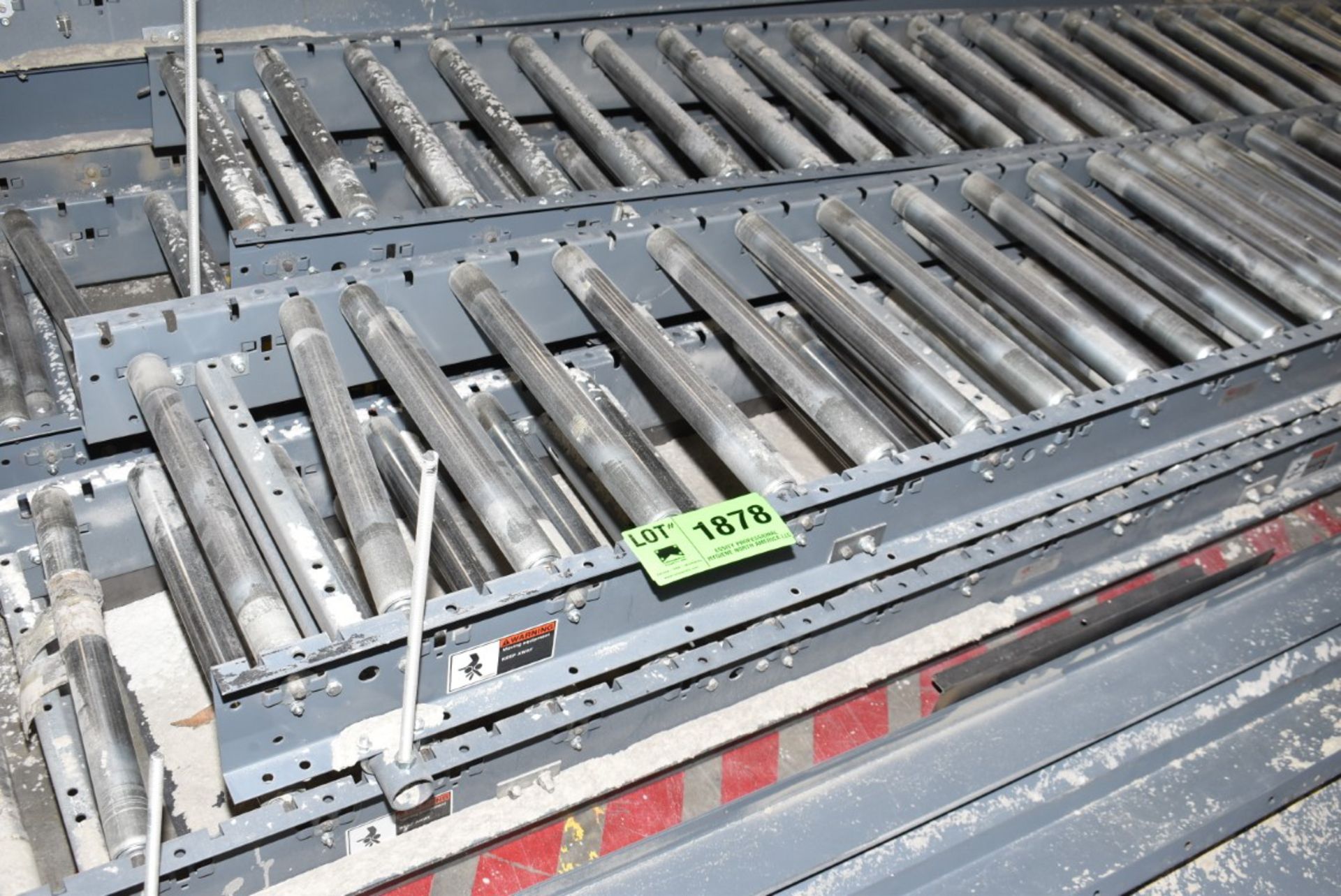 LOT/ ROLLER CONVEYOR WITH GUARDS (CI) [RIGGING FEE FOR LOT #1878 - $50 USD PLUS APPLICABLE TAXES] - Bild 2 aus 4