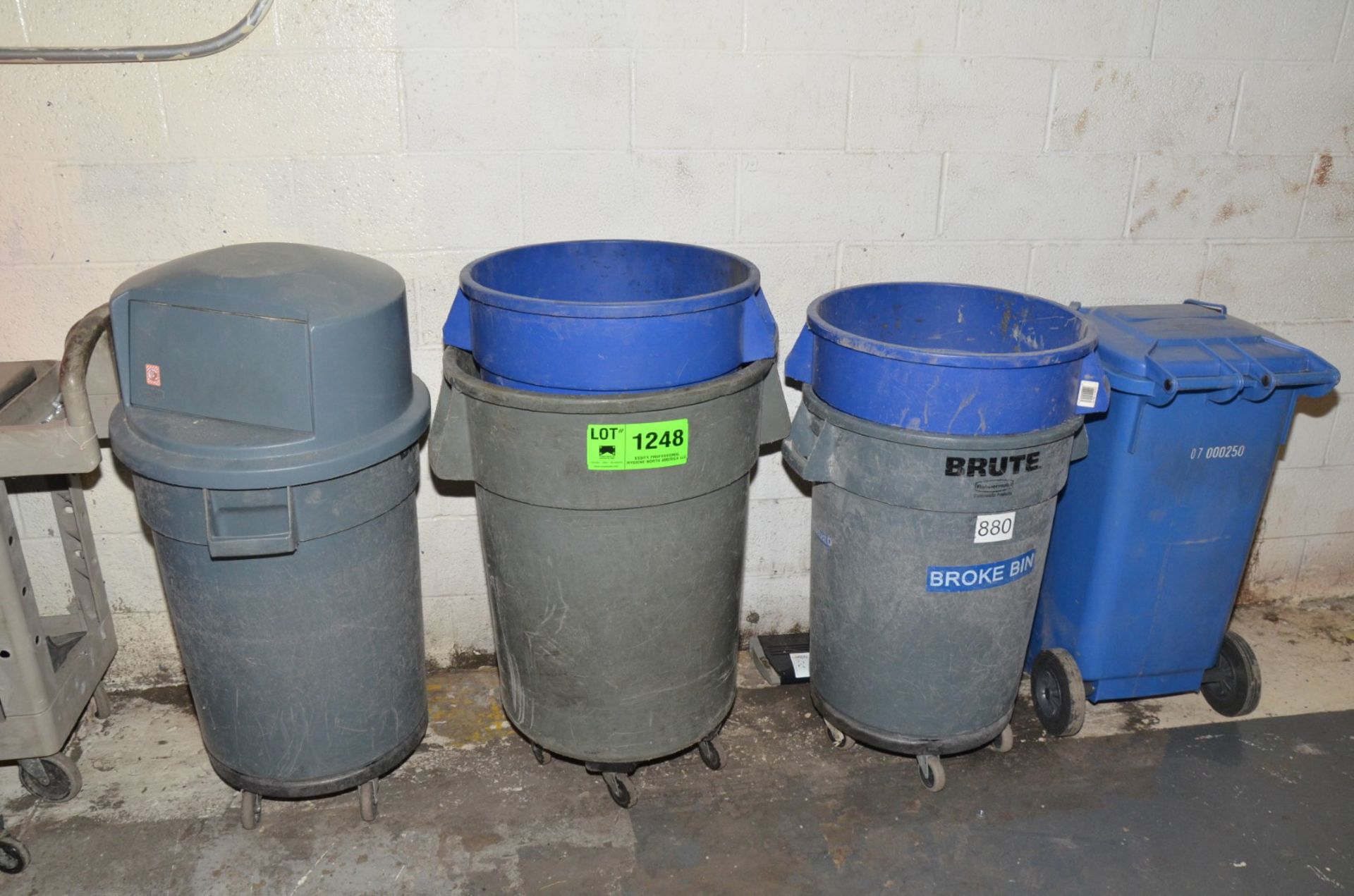 LOT/ SANITATION SAFETY SUPPLIES [RIGGING FEE FOR LOT #1248 - $25 USD PLUS APPLICABLE TAXES]