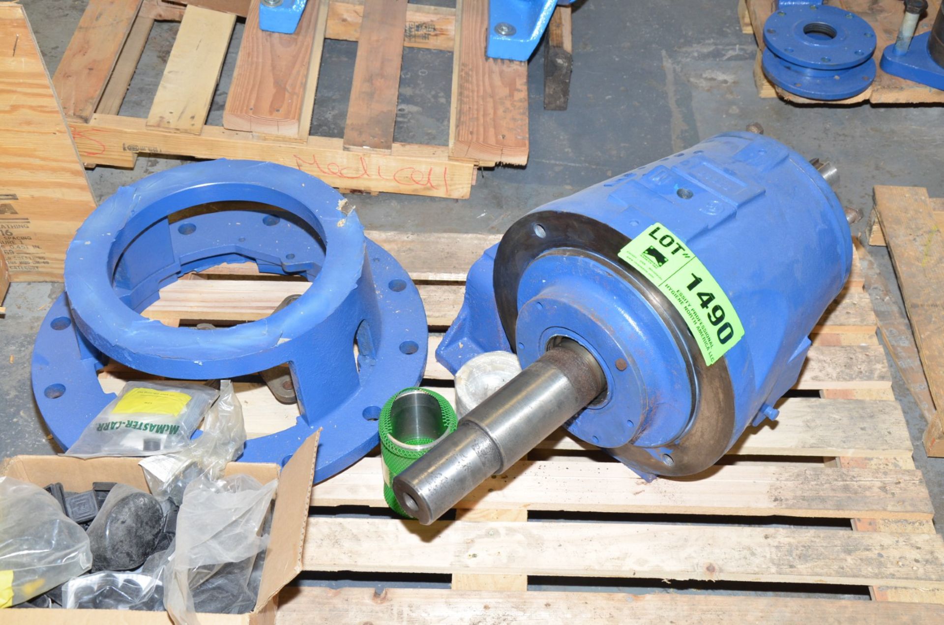 GOULDS PUMP ROTARY ASSY WITH FRAME [RIGGING FEE FOR LOT #1490 - $25 USD PLUS APPLICABLE TAXES]