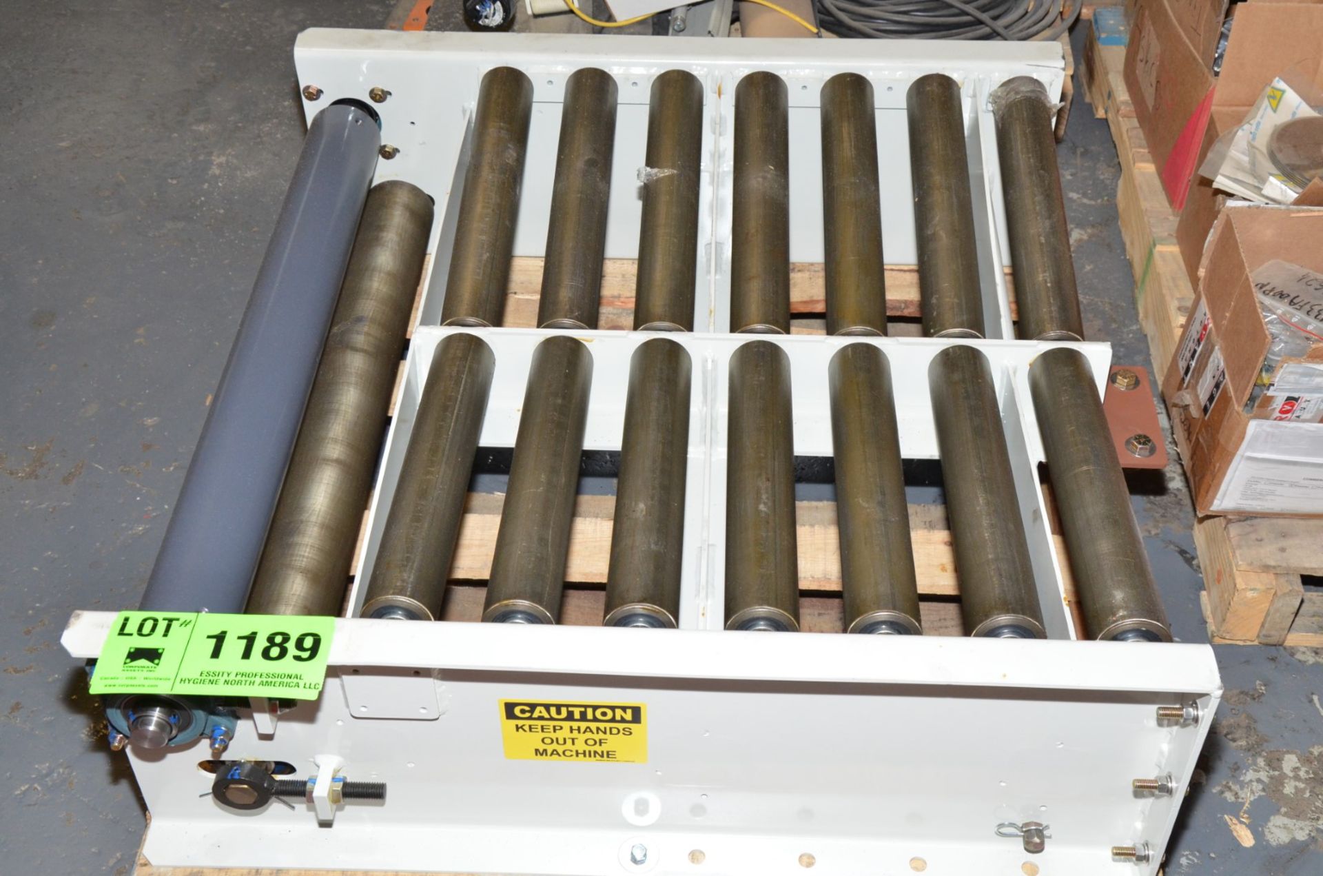 32"X36" SECTION ROLLER CONVEYOR [RIGGING FEE FOR LOT #1189 - $25 USD PLUS APPLICABLE TAXES]