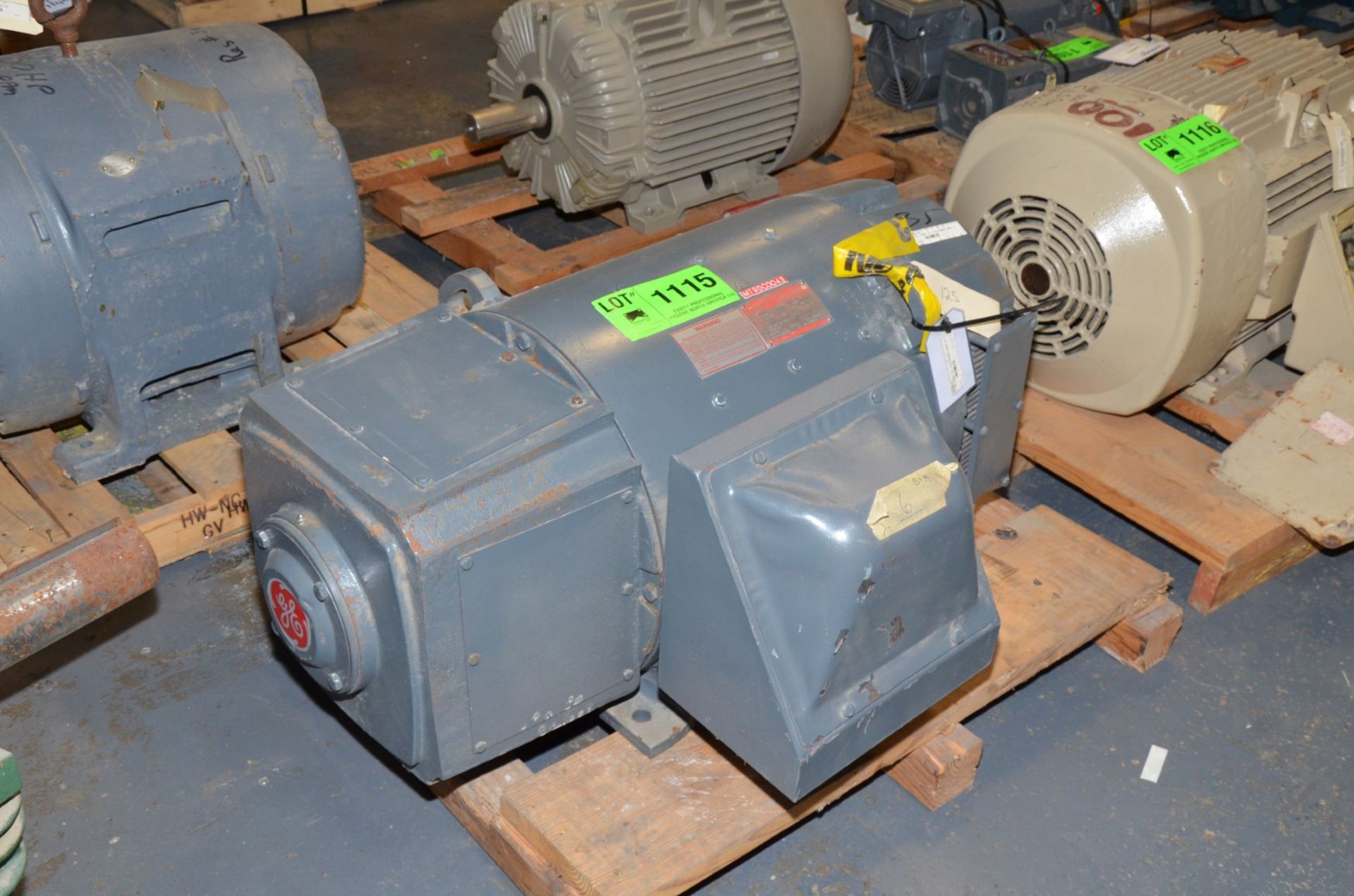 GE 200 HP 500V 2000 RPM ELECTRIC MOTOR [RIGGING FEE FOR LOT #1115 - $25 USD PLUS APPLICABLE TAXES]