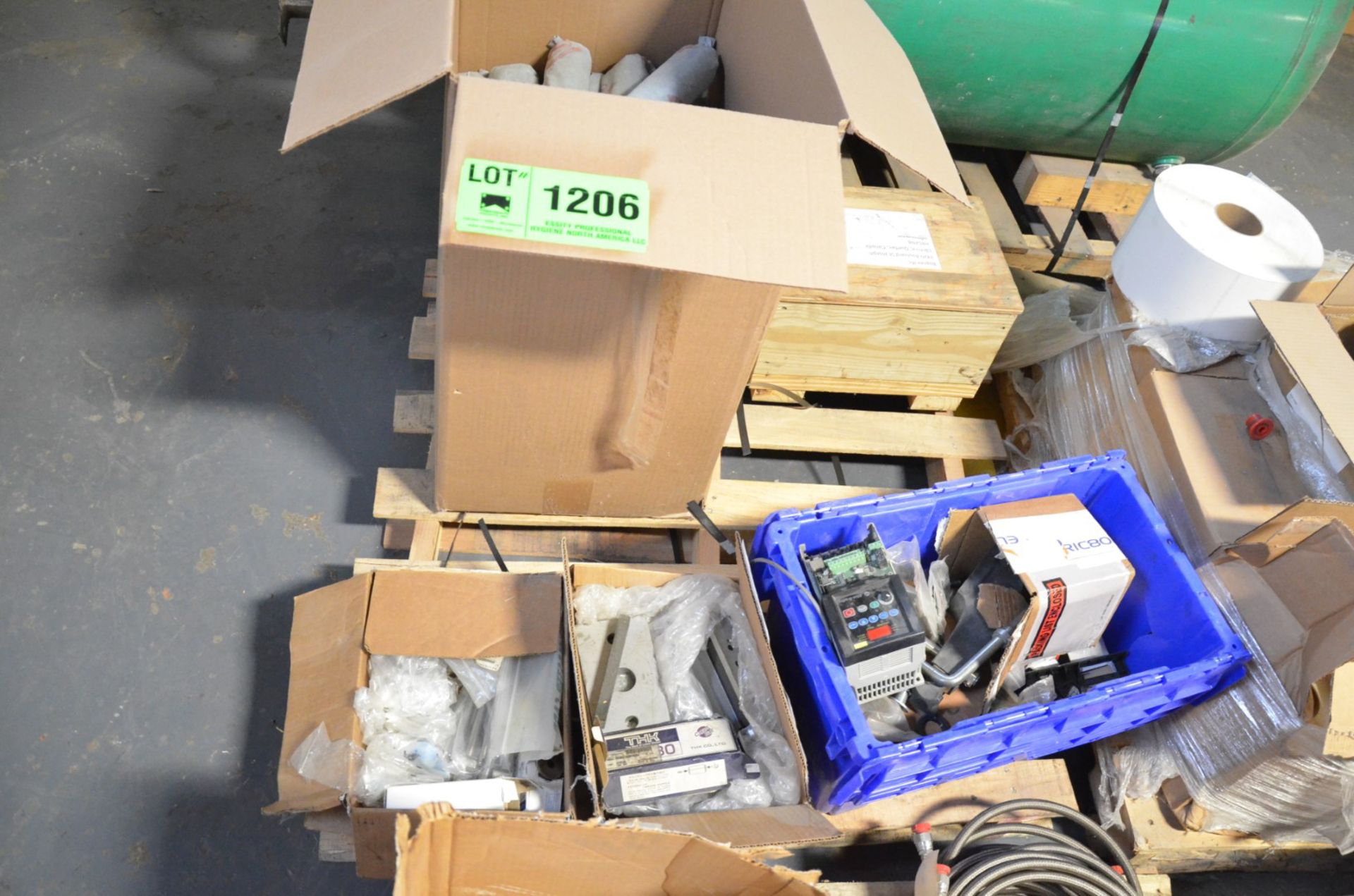 LOT/ SKID WITH PARTS - ELECTRICAL, HYDRAULIC, MECHANICAL AND ELECTRONIC PARTS, REMNANTS AND