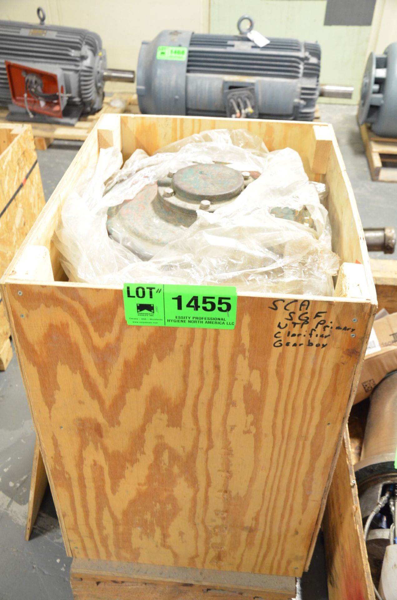 LIGHTNIN VERTICAL MIXER AGITATOR GEARBOX [RIGGING FEE FOR LOT #1455 - $25 USD PLUS APPLICABLE