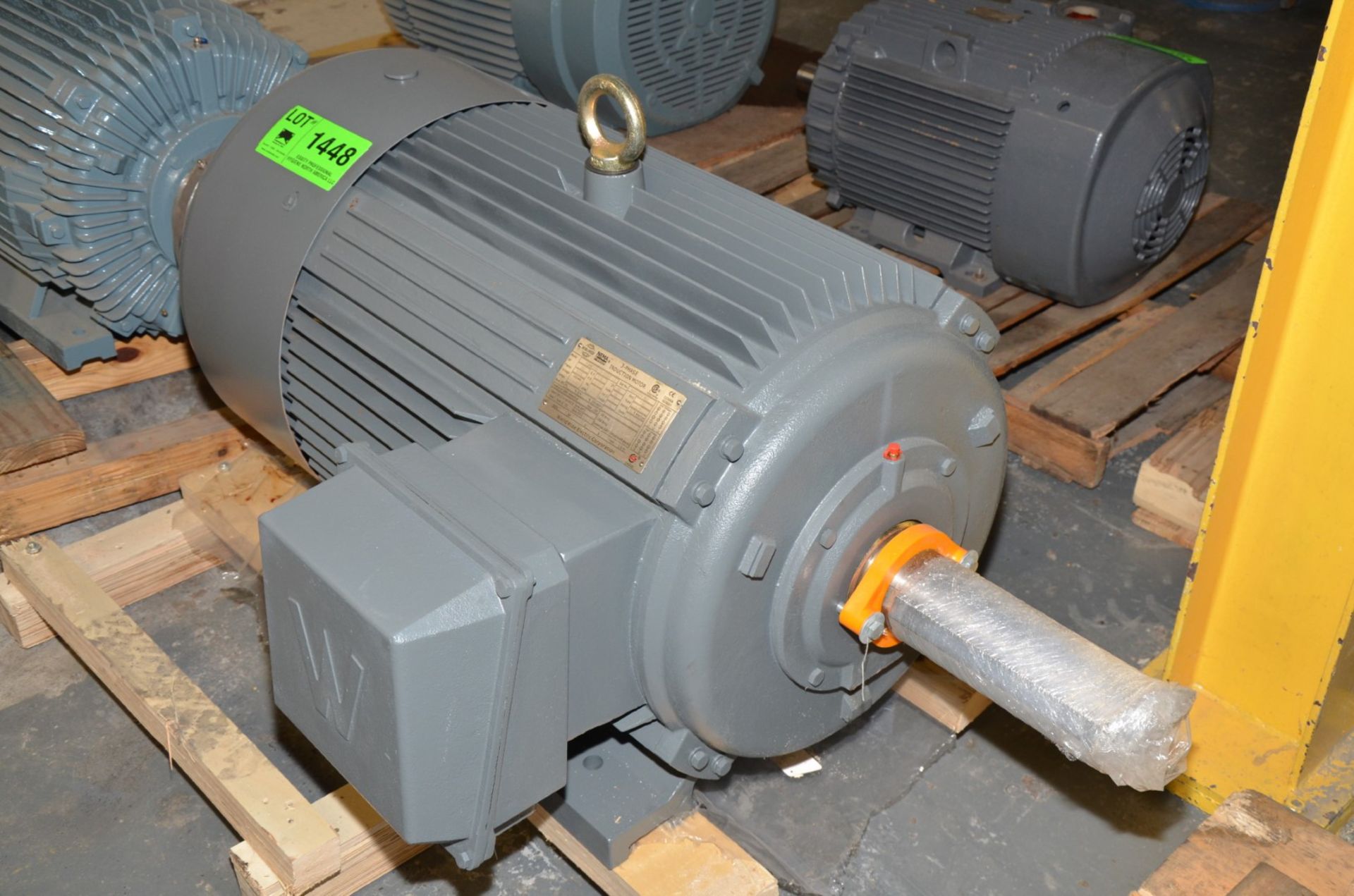 WORLDWIDE 200 HP 990 RPM 460V ELECTRIC MOTOR [RIGGING FEE FOR LOT #1448 - $50 USD PLUS APPLICABLE - Image 2 of 3