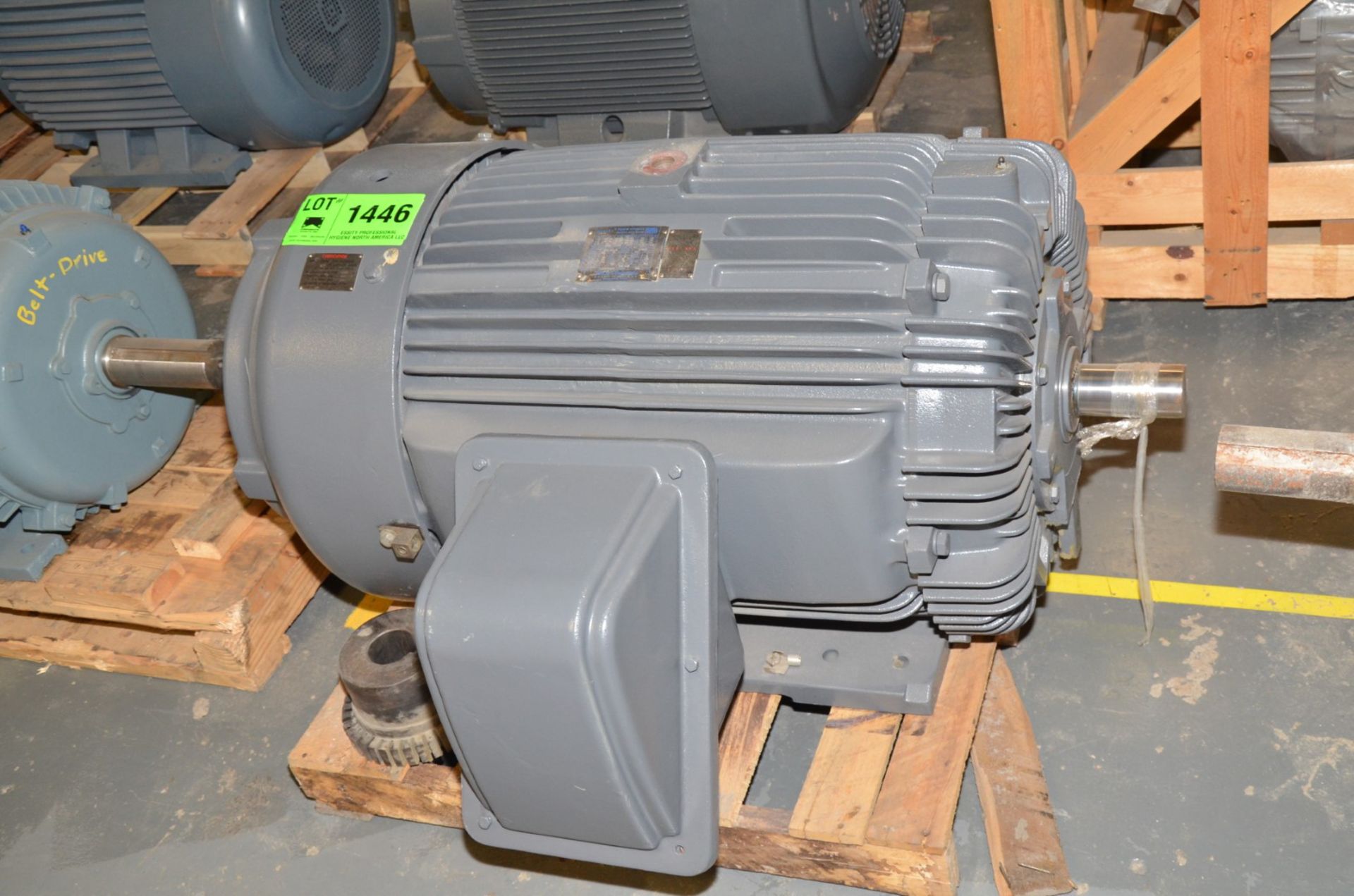 TECO 200 HP 2700 RPM 460V ELECTRIC MOTOR [RIGGING FEE FOR LOT #1446 - $50 USD PLUS APPLICABLE