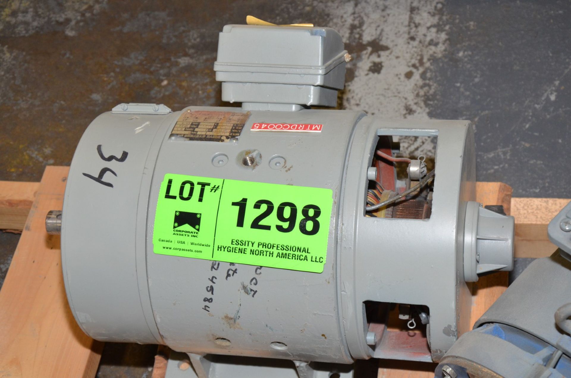 DS 10 HP 3000 RPM 460V ELECTRIC MOTOR [RIGGING FEE FOR LOT #1298 - $25 USD PLUS APPLICABLE TAXES]