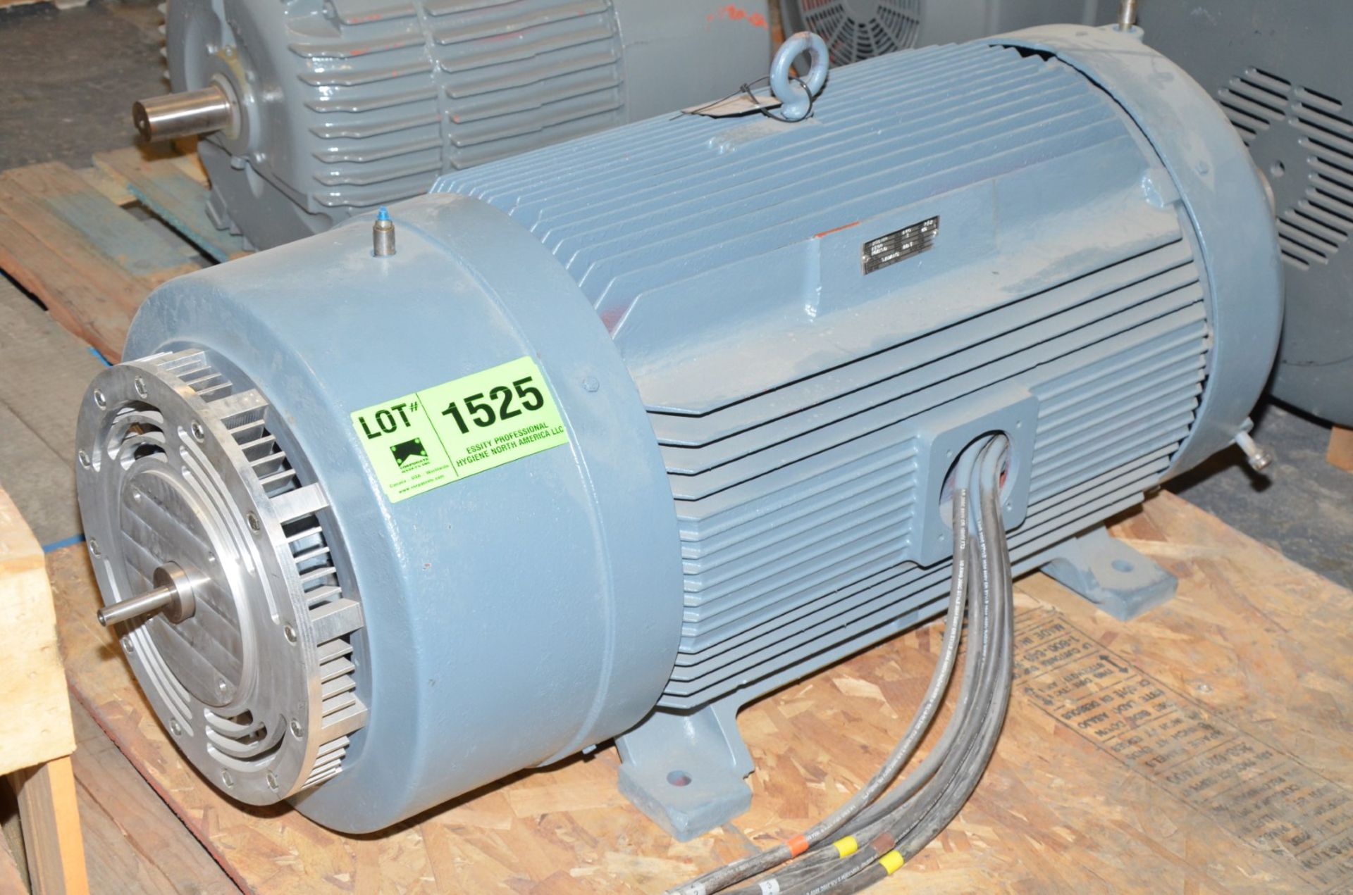 SIEMENS 250 HP 1800 RPM 460V ELECTRIC MOTOR [RIGGING FEE FOR LOT #1525 - $50 USD PLUS APPLICABLE