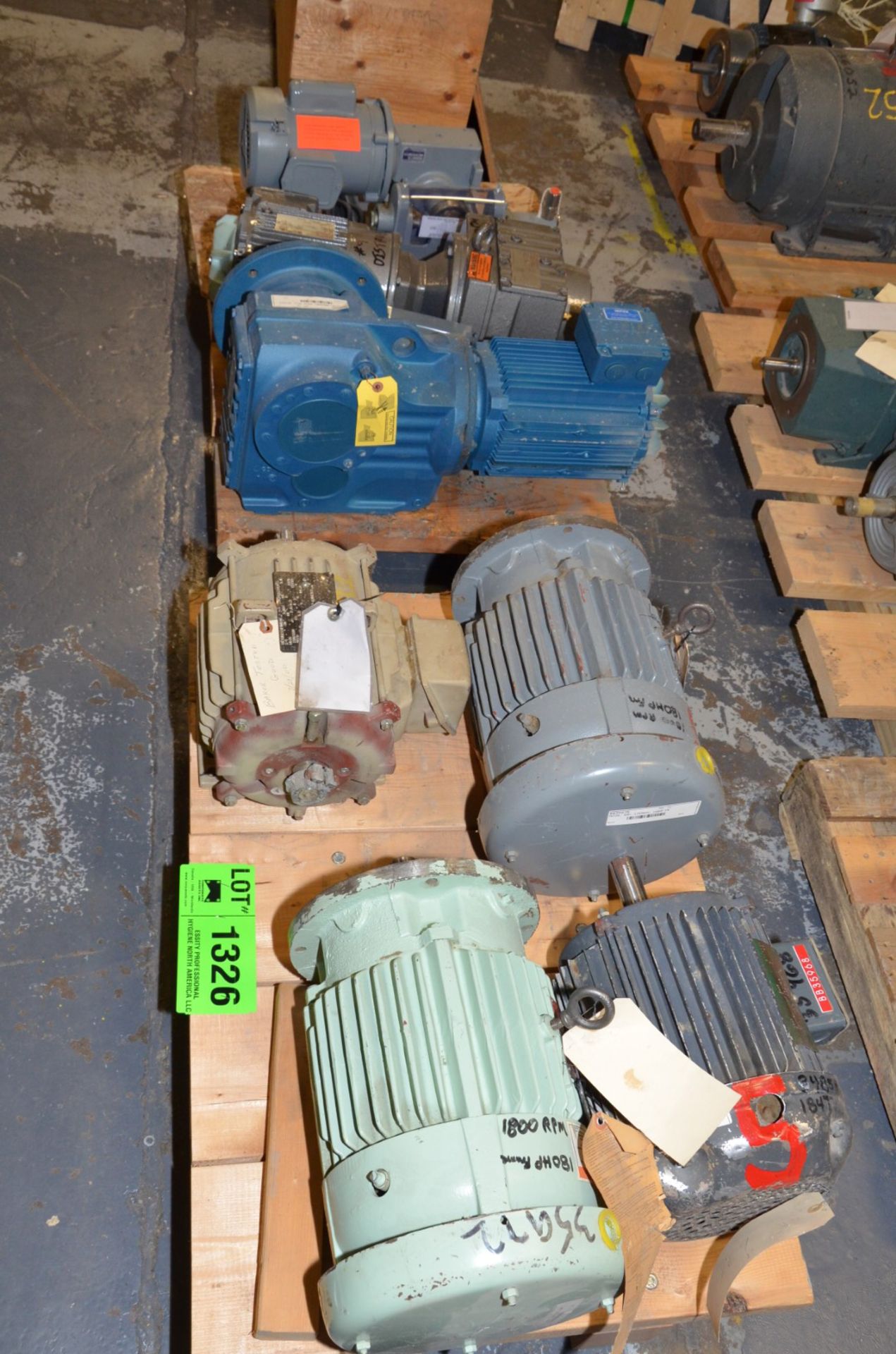 LOT/ (7) ELECTRIC MOTORS AND GEARMOTORS [RIGGING FEE FOR LOT #1326 - $25 USD PLUS APPLICABLE TAXES]