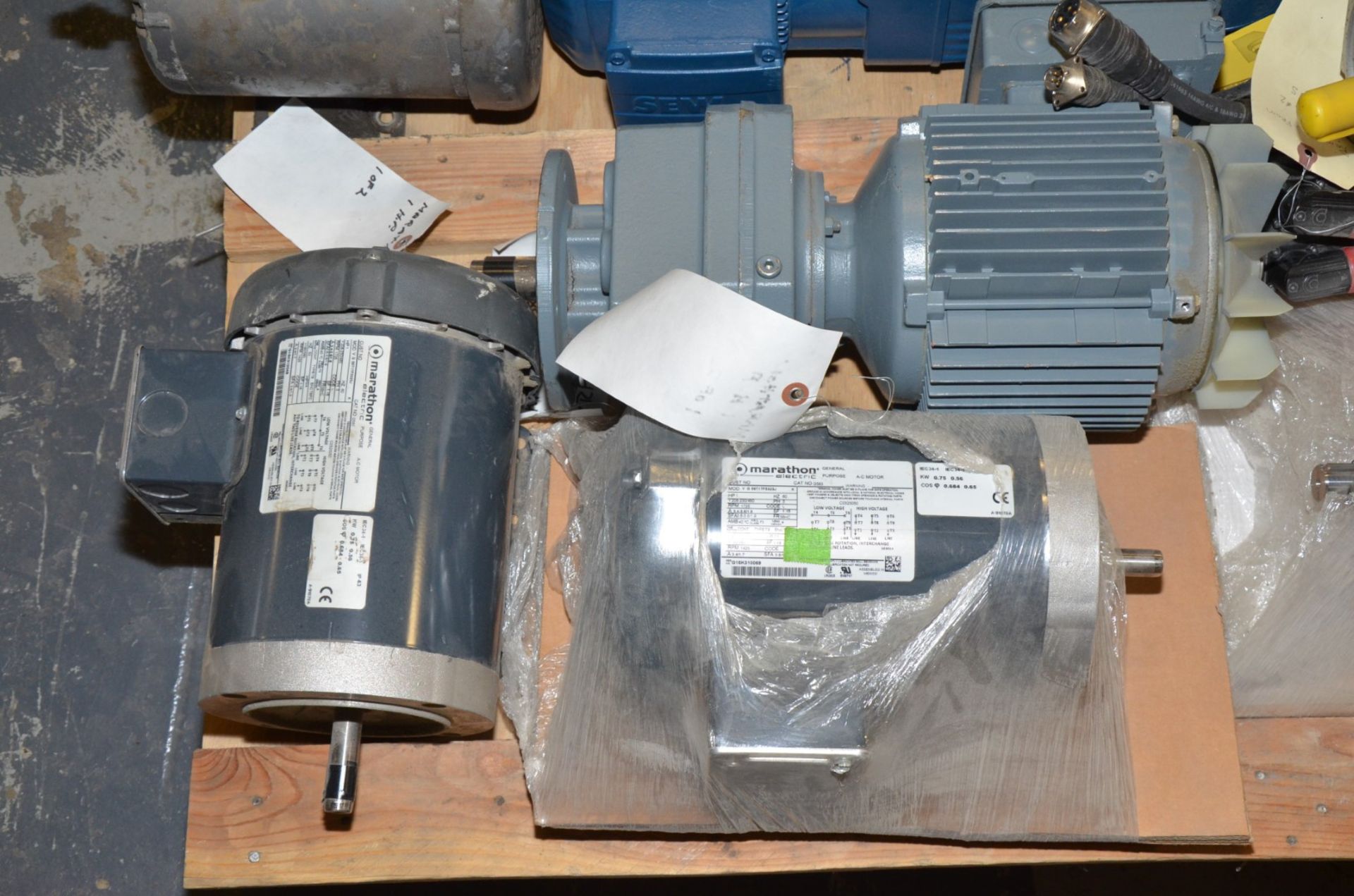 LOT/ (14) ELECTRIC MOTORS UNDER 10 HP [RIGGING FEE FOR LOT #1304 - $75 USD PLUS APPLICABLE TAXES] - Image 2 of 5