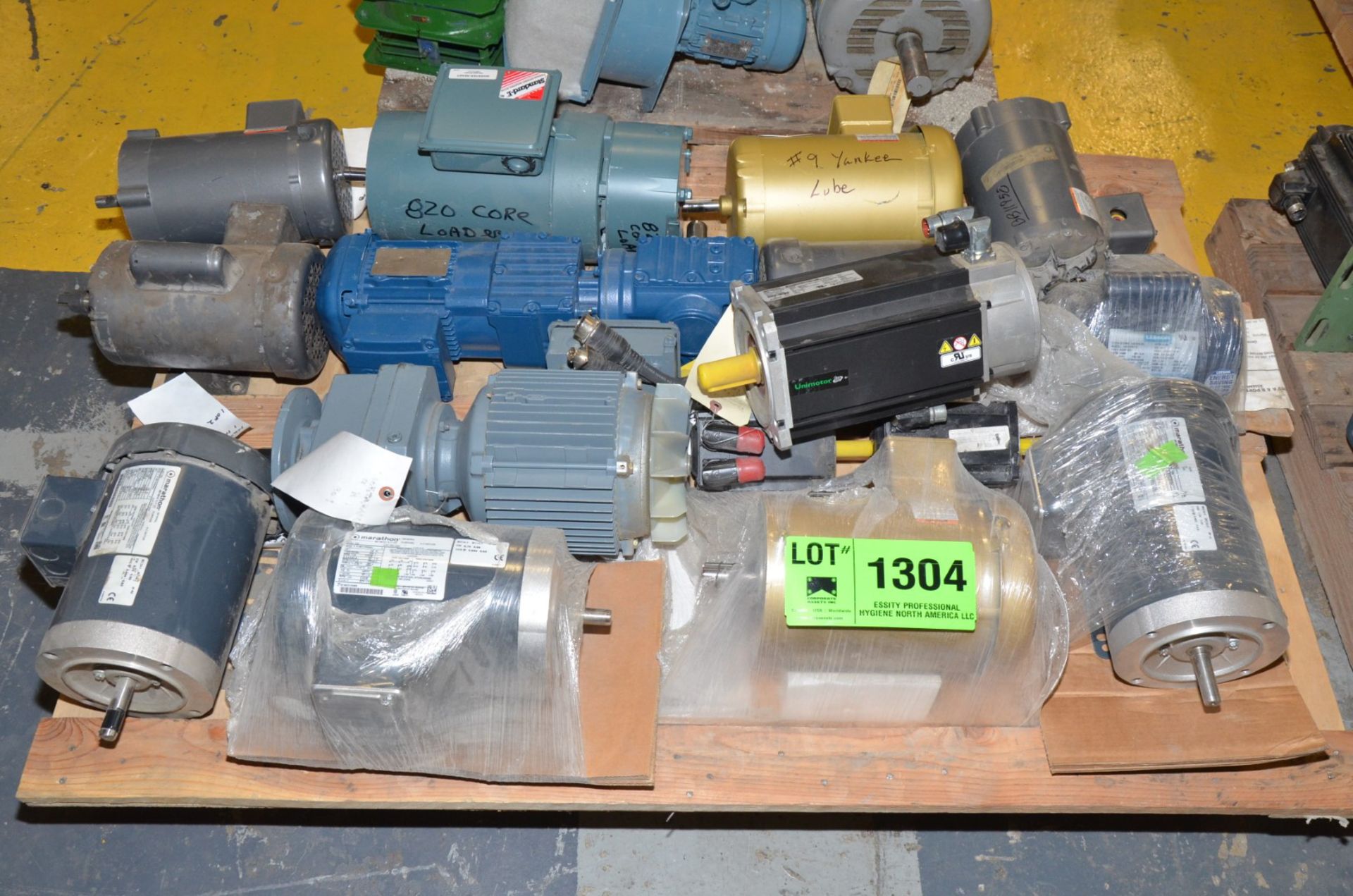 LOT/ (14) ELECTRIC MOTORS UNDER 10 HP [RIGGING FEE FOR LOT #1304 - $75 USD PLUS APPLICABLE TAXES]