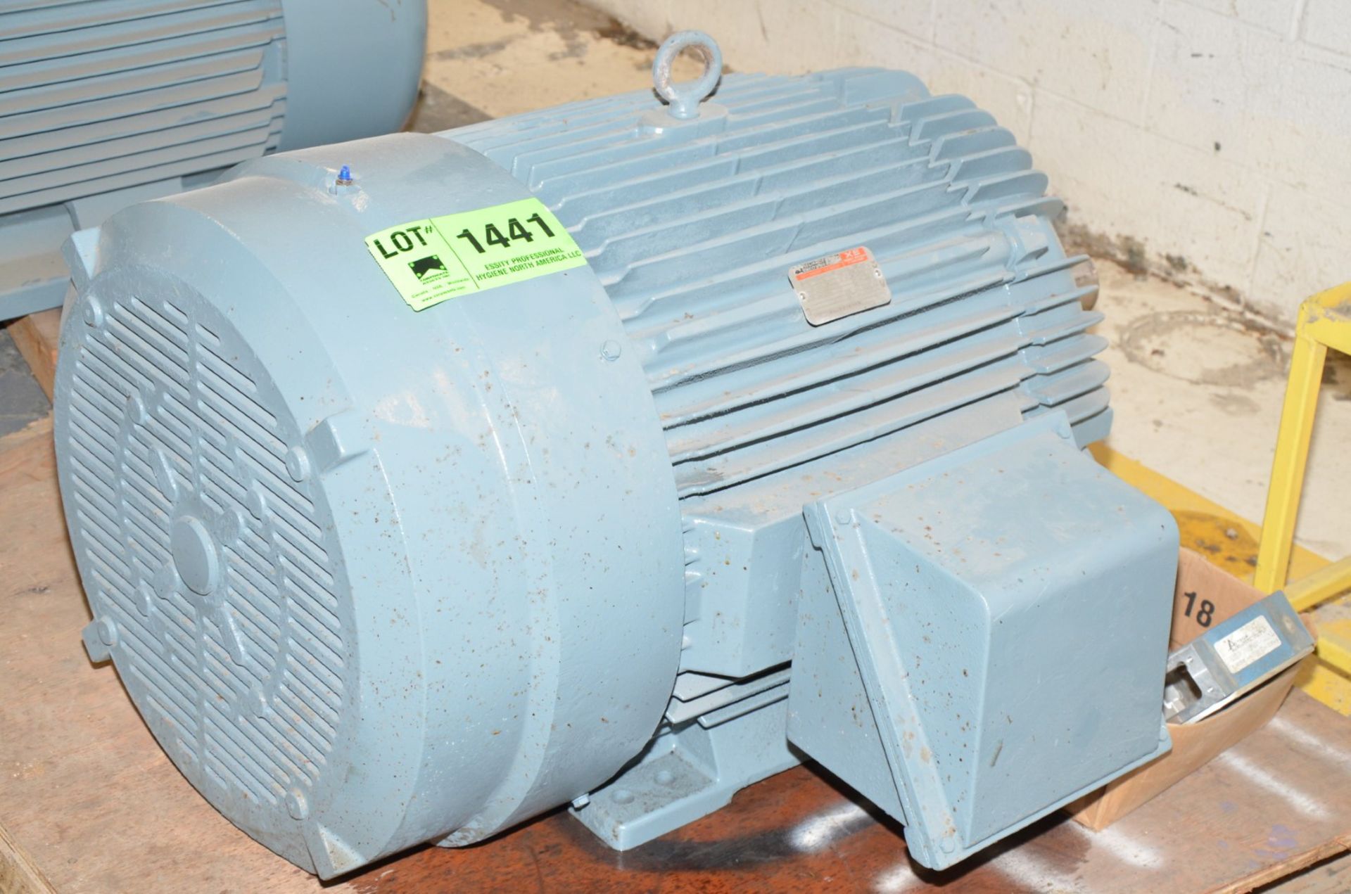 GE 125 HP 1785 RPM 460V ELECTRIC MOTOR [RIGGING FEE FOR LOT #1441 - $50 USD PLUS APPLICABLE TAXES]