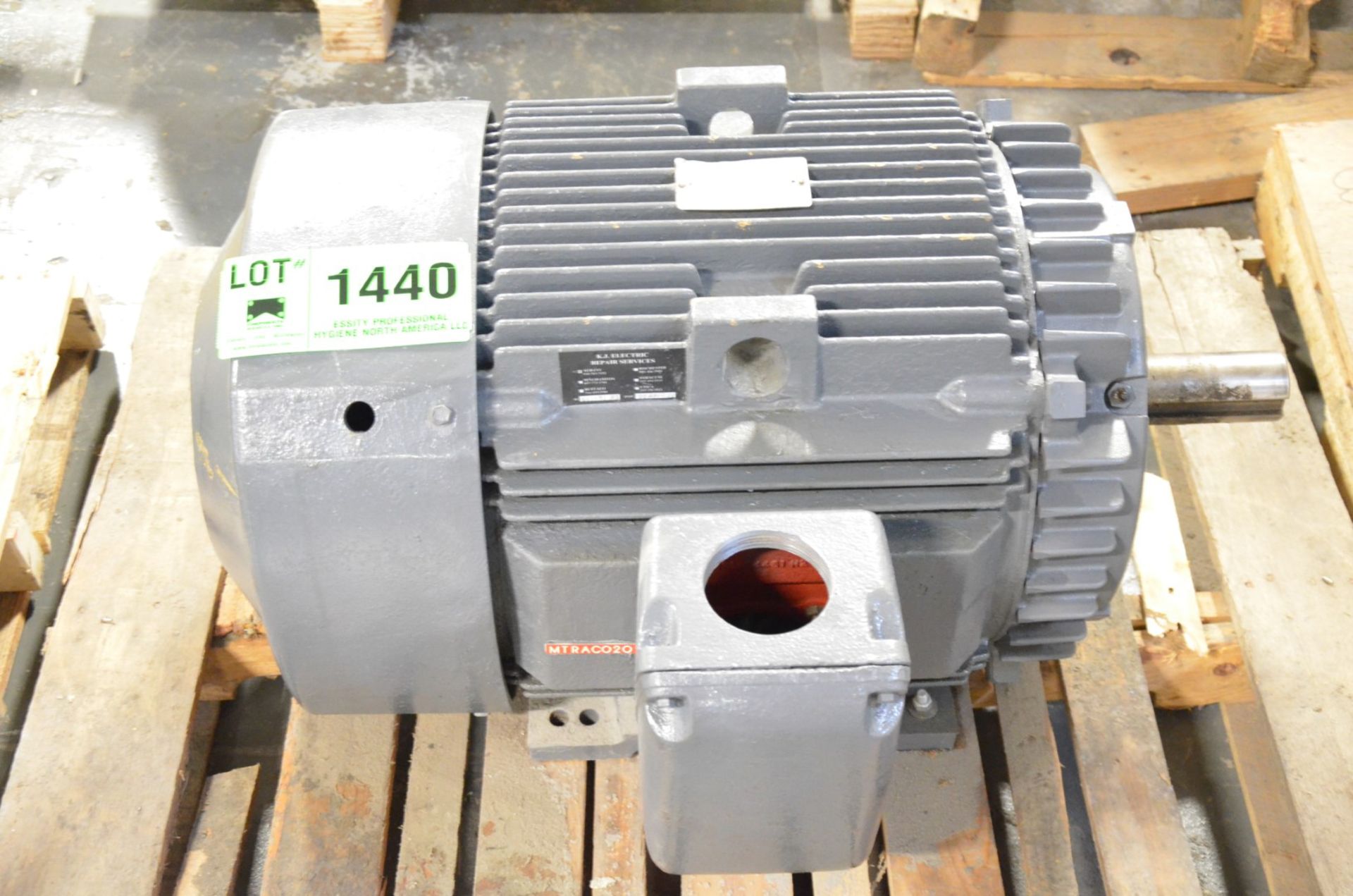 GE 50 HP 1185 RPM 460V ELECTRIC MOTOR [RIGGING FEE FOR LOT #1440 - $50 USD PLUS APPLICABLE TAXES]