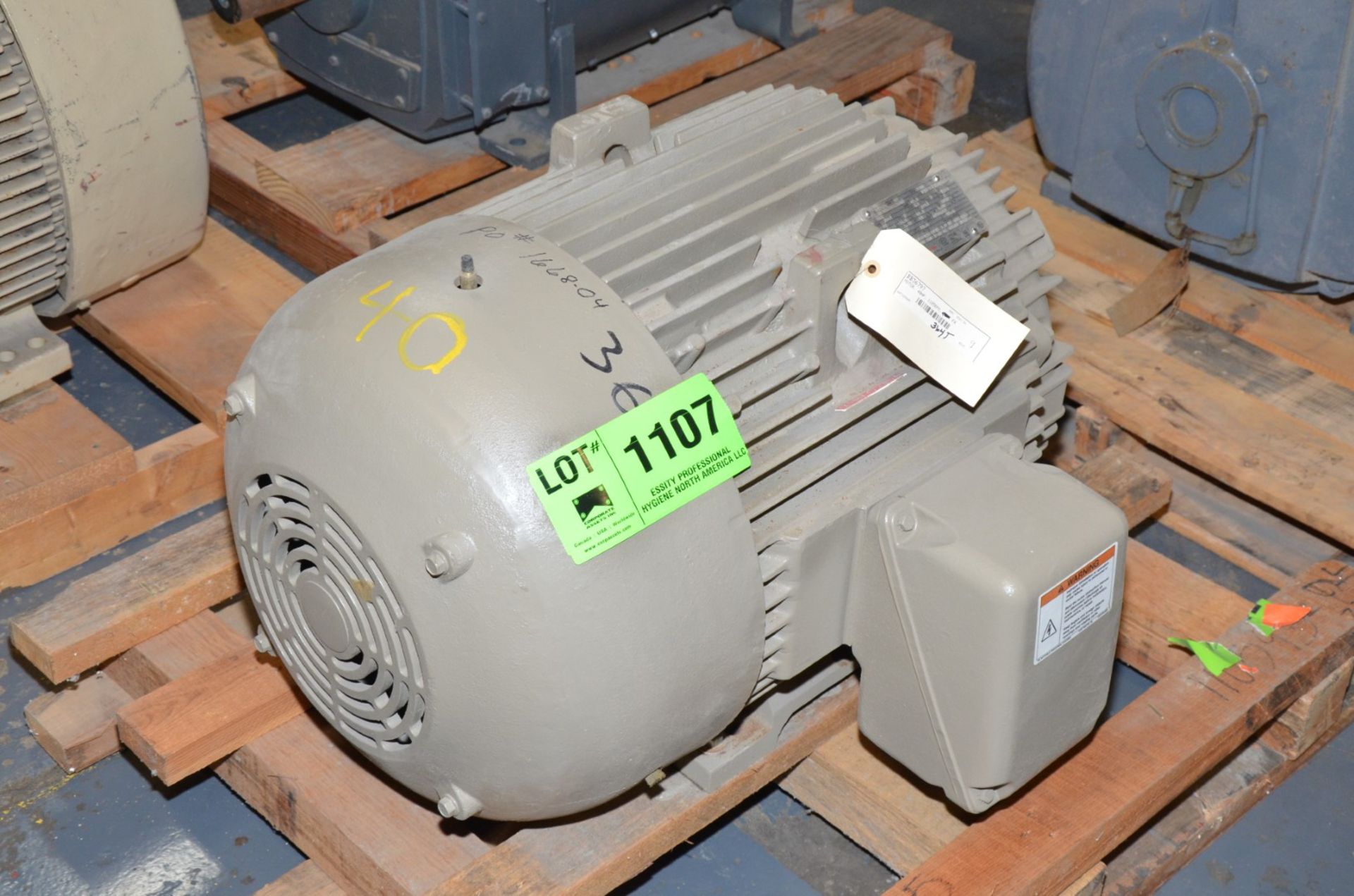 GE 40 HP 460V 1185 RPM ELECTRIC MOTOR [RIGGING FEE FOR LOT #1107 - $25 USD PLUS APPLICABLE TAXES]