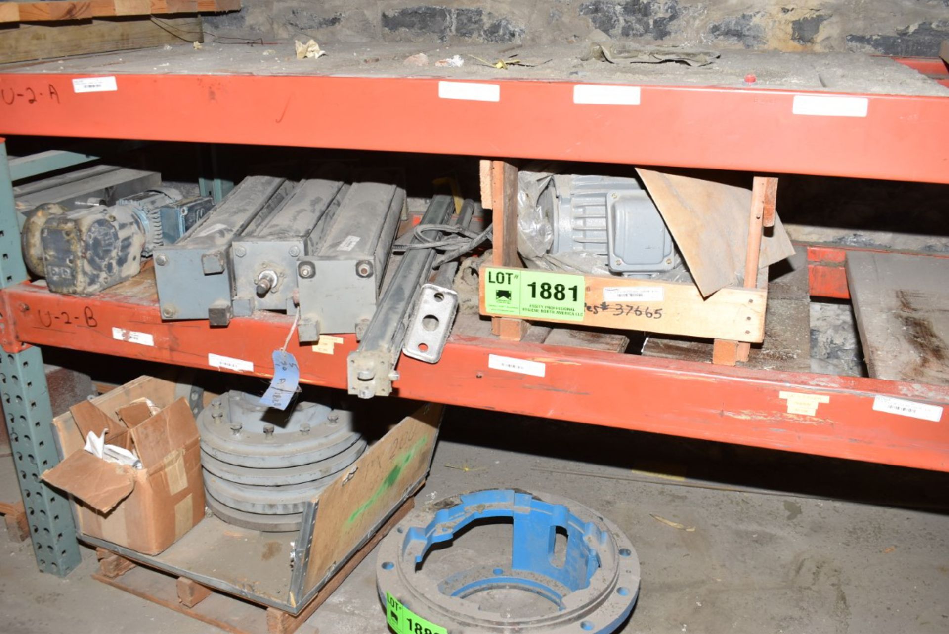 LOT/ CONTENTS OF SHELF - INCLUDING AIR CYLINDERS, SPARE MOTOR, SPARE GEARBOX