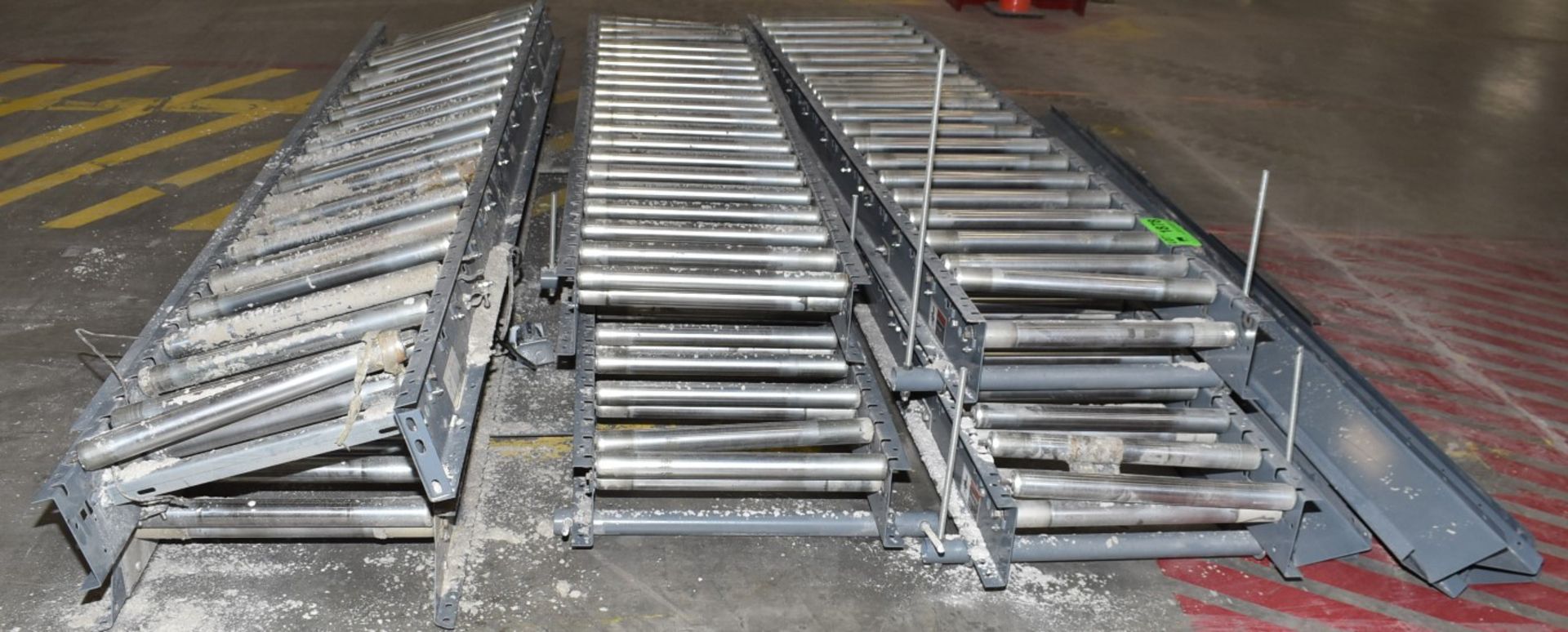 LOT/ ROLLER CONVEYOR WITH GUARDS (CI) [RIGGING FEE FOR LOT #1878 - $50 USD PLUS APPLICABLE TAXES] - Bild 3 aus 4