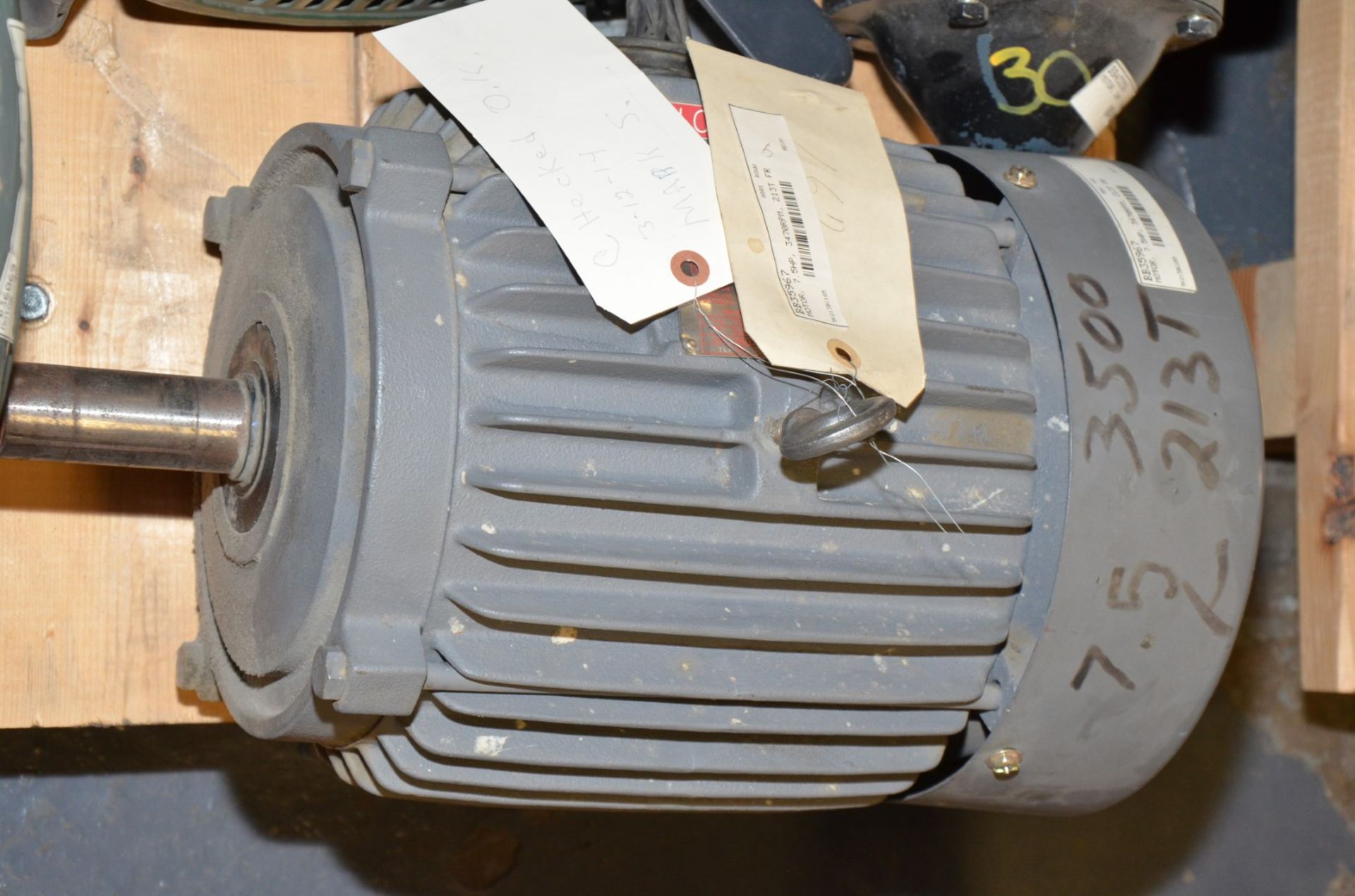 LOT/ (5) ELECTRIC MOTORS UNDER 10 HP [RIGGING FEE FOR LOT #1327 - $25 USD PLUS APPLICABLE TAXES] - Image 6 of 7