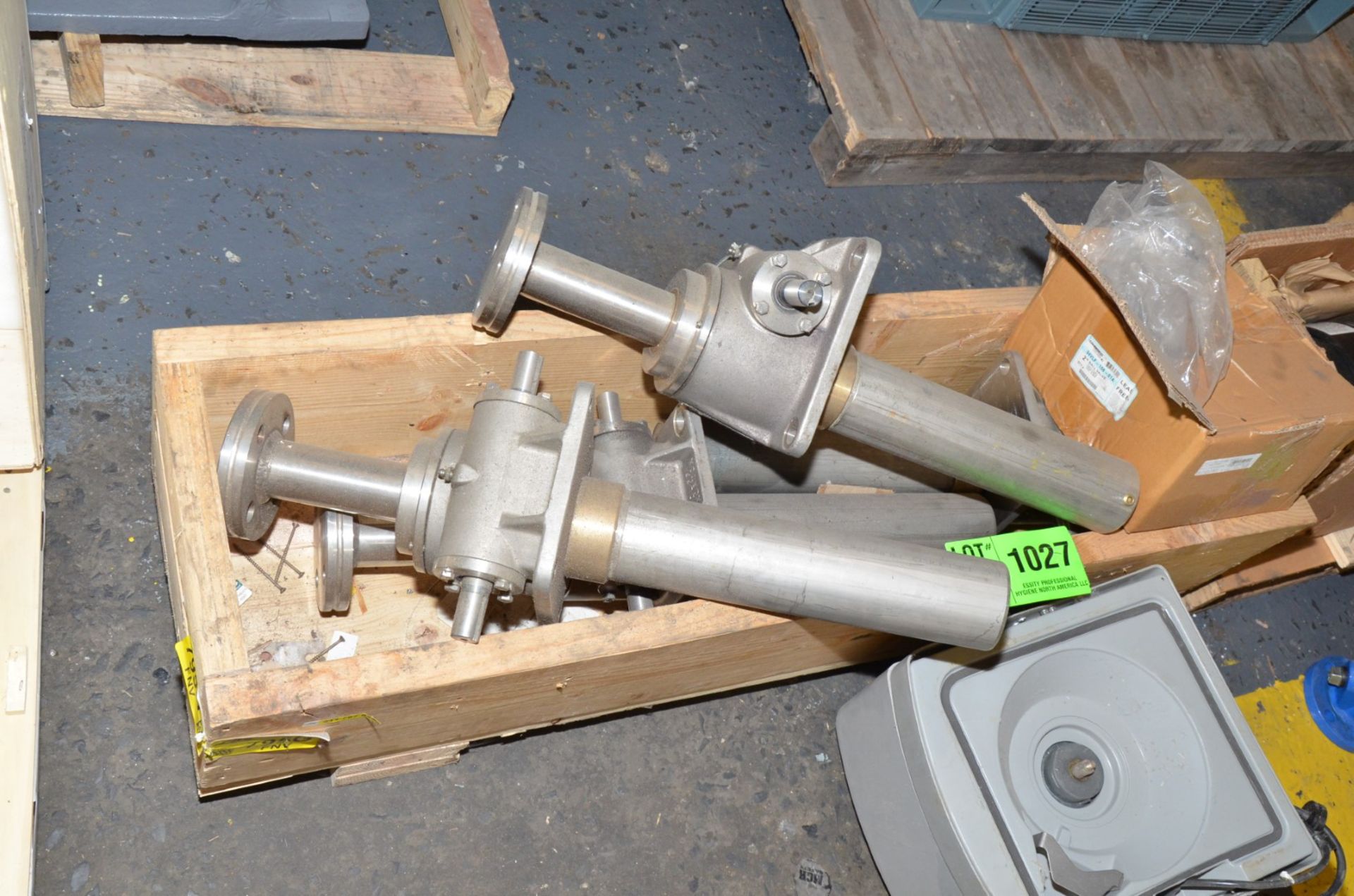 LOT/ STAINLESS STEEL ADJUSTABLE STANDS [RIGGING FEE FOR LOT #1027 - $25 USD PLUS APPLICABLE TAXES] - Image 2 of 2