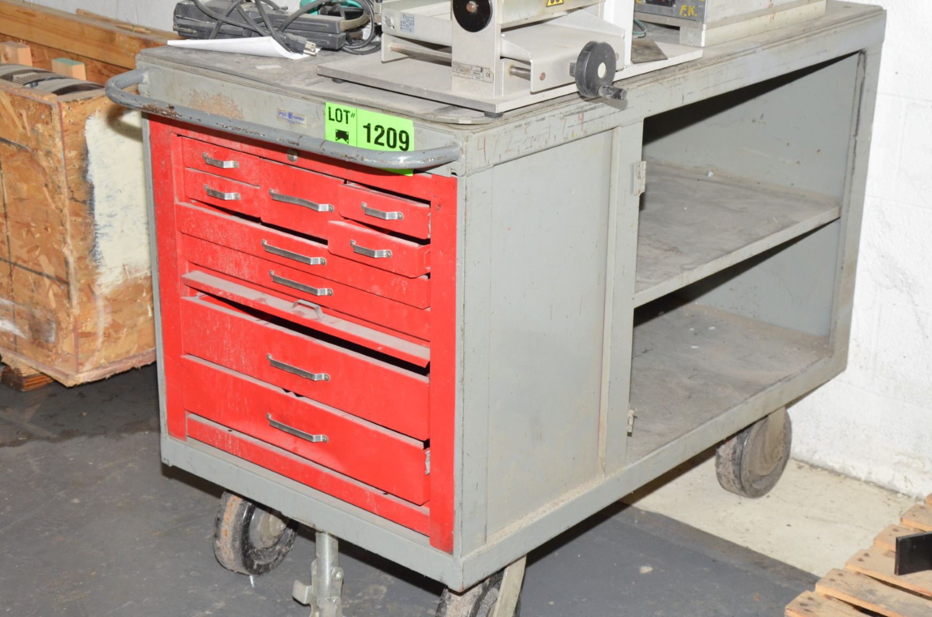 ROLLING TOOLBOX [RIGGING FEE FOR LOT #1209 - $25 USD PLUS APPLICABLE TAXES] - Image 2 of 3